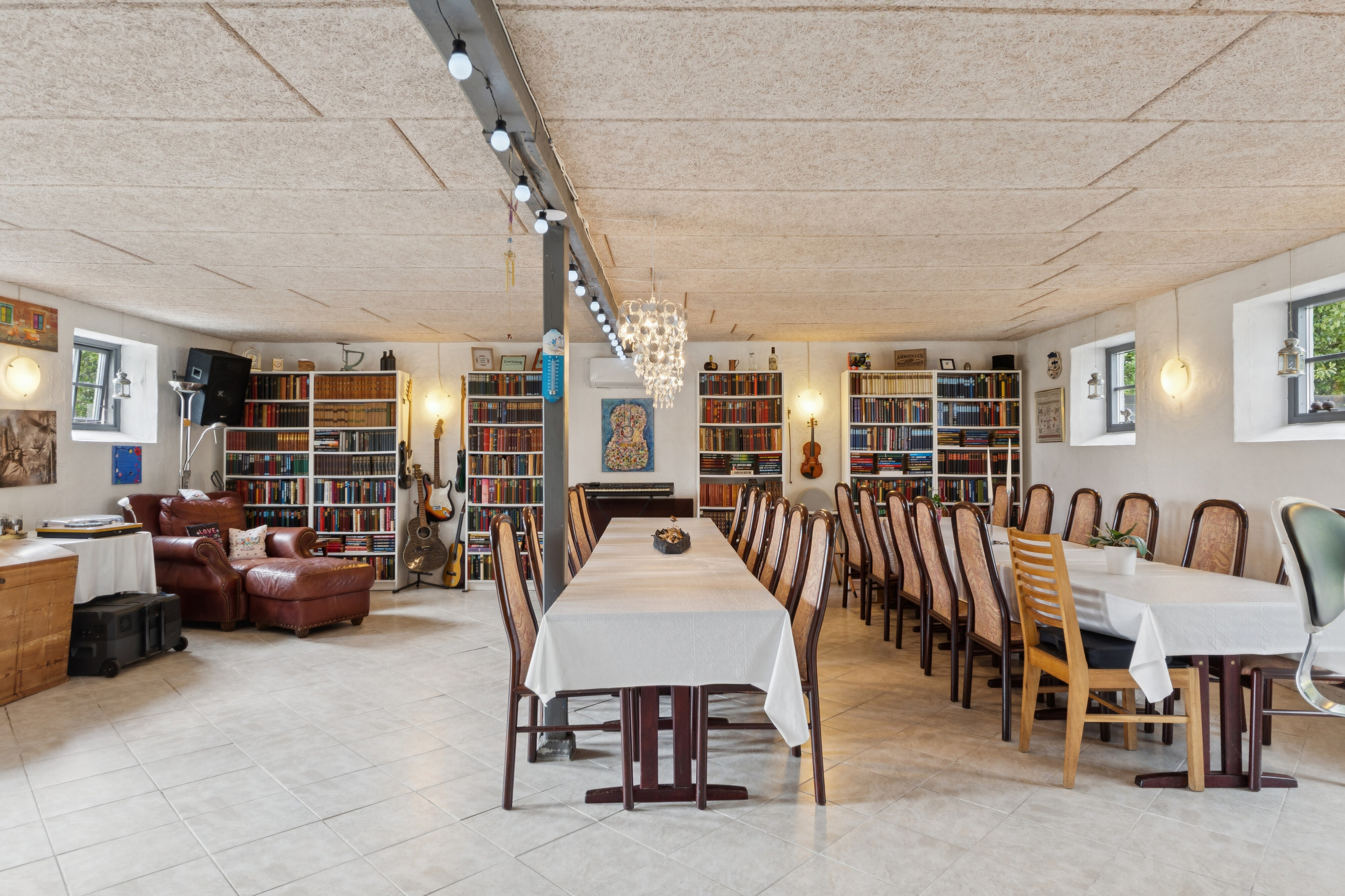 Fremhævet spisestue billede i fuldskærmstilstand. Billede af Møllegyden 37, Gamby, 5471 Søndersø