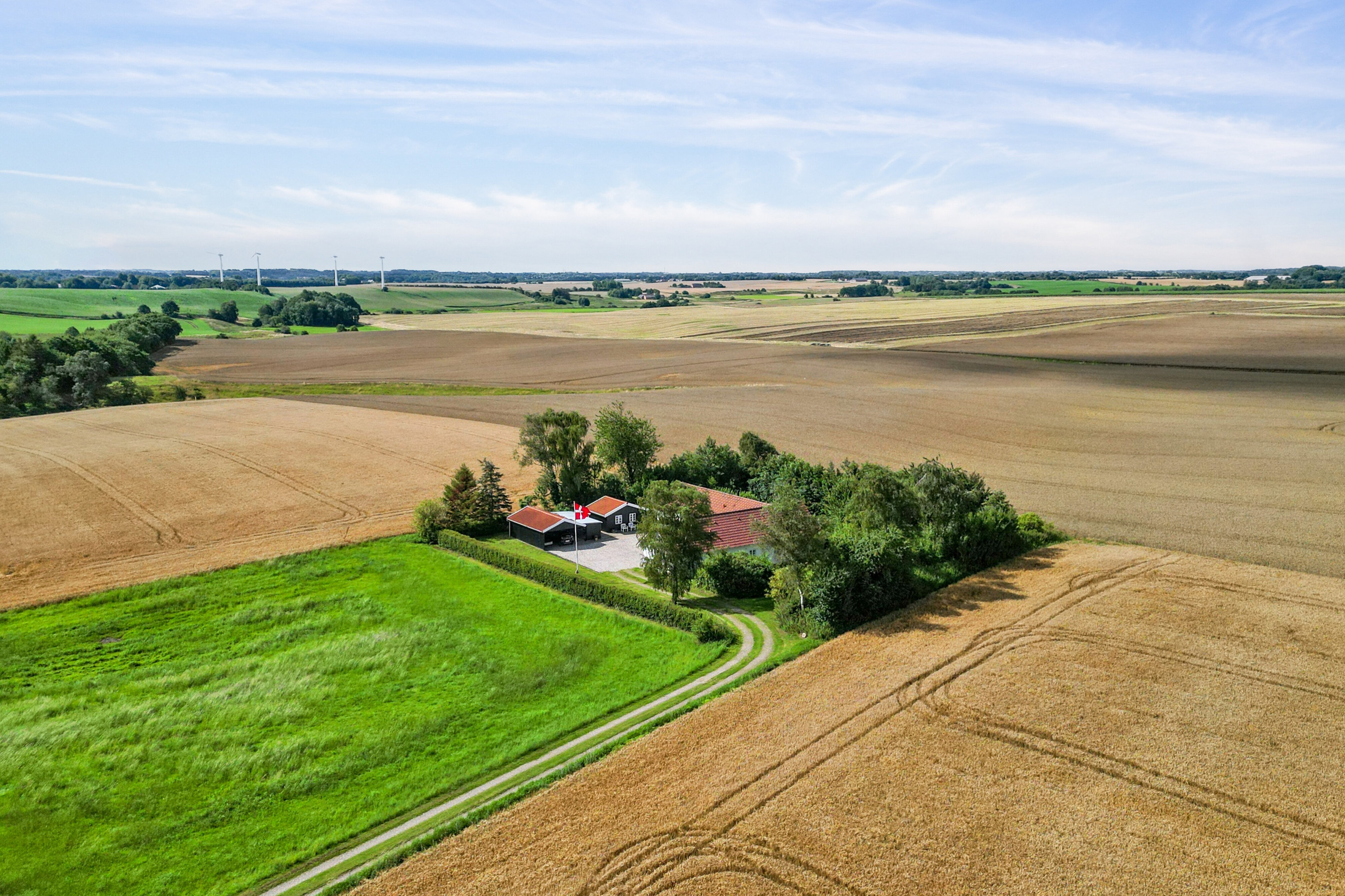 Fremhævet luftfoto billede i fuldskærmstilstand. Billede af Elsborgvej 24, Sjørslev, 8620 Kjellerup