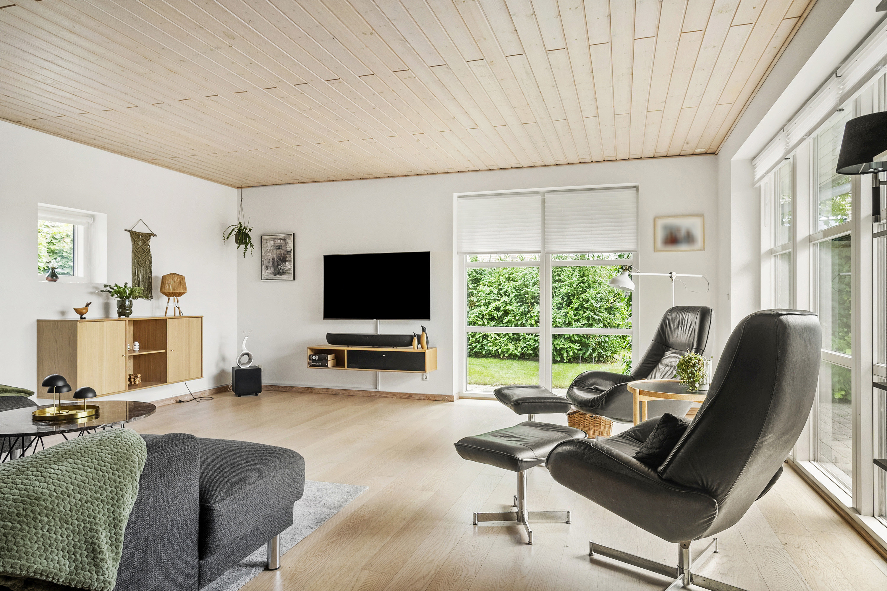 Fremhævet stue billede i fuldskærmstilstand. Billede af Risager 42, 6100 Haderslev