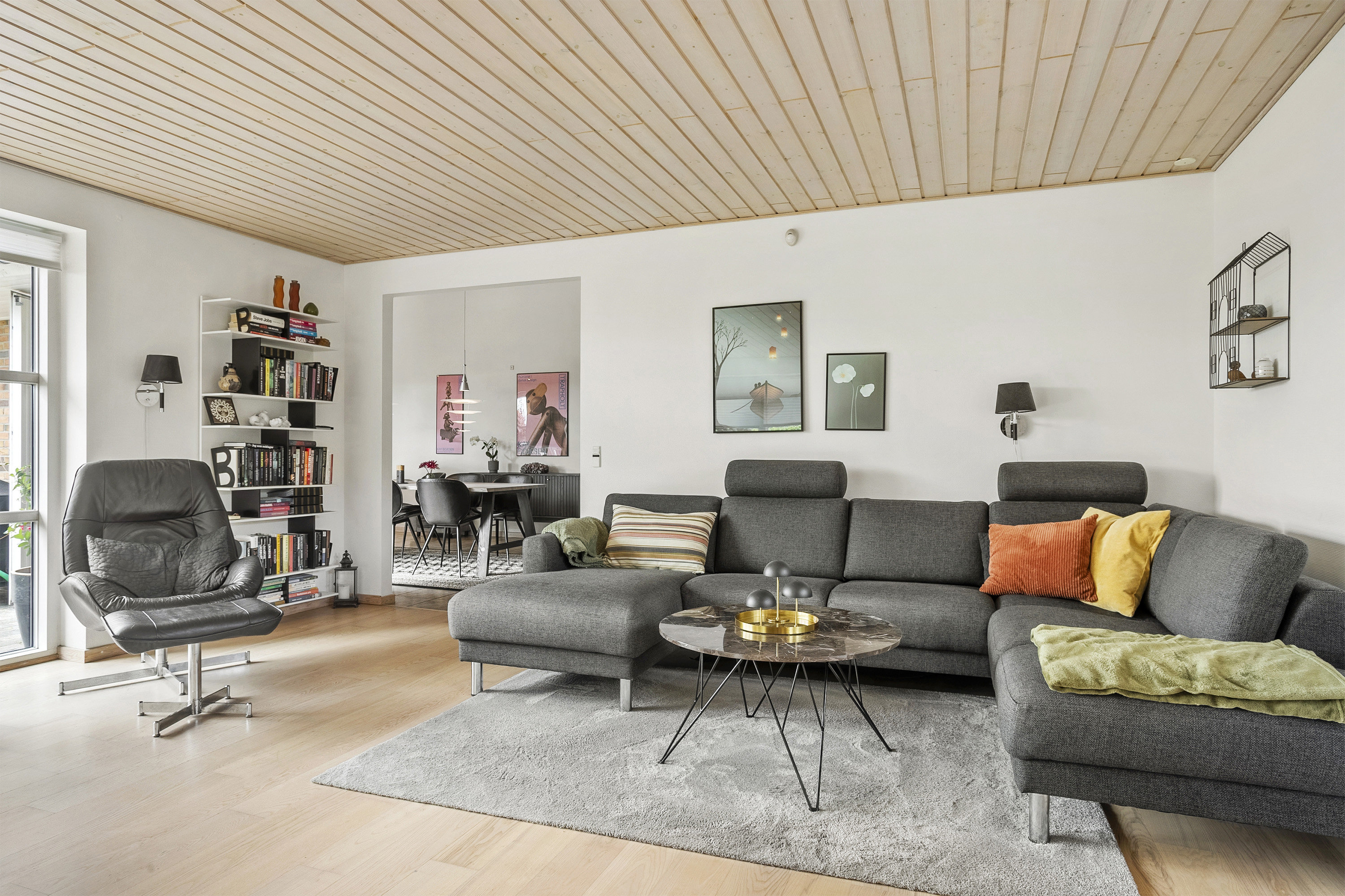 Fremhævet stue billede i fuldskærmstilstand. Billede af Risager 42, 6100 Haderslev