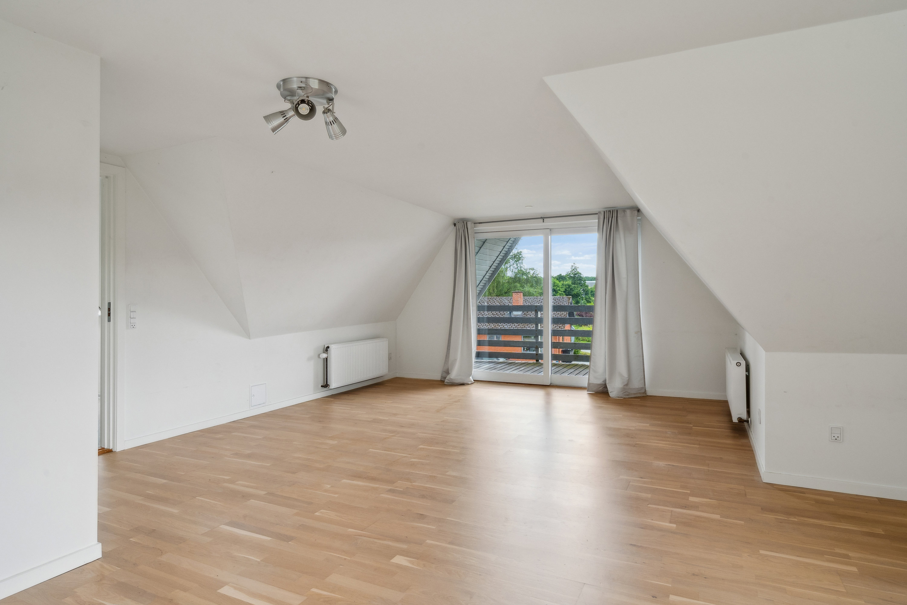 Fremhævet stue billede i fuldskærmstilstand. Billede af Damsbrovej 52, Norring, 8382 Hinnerup