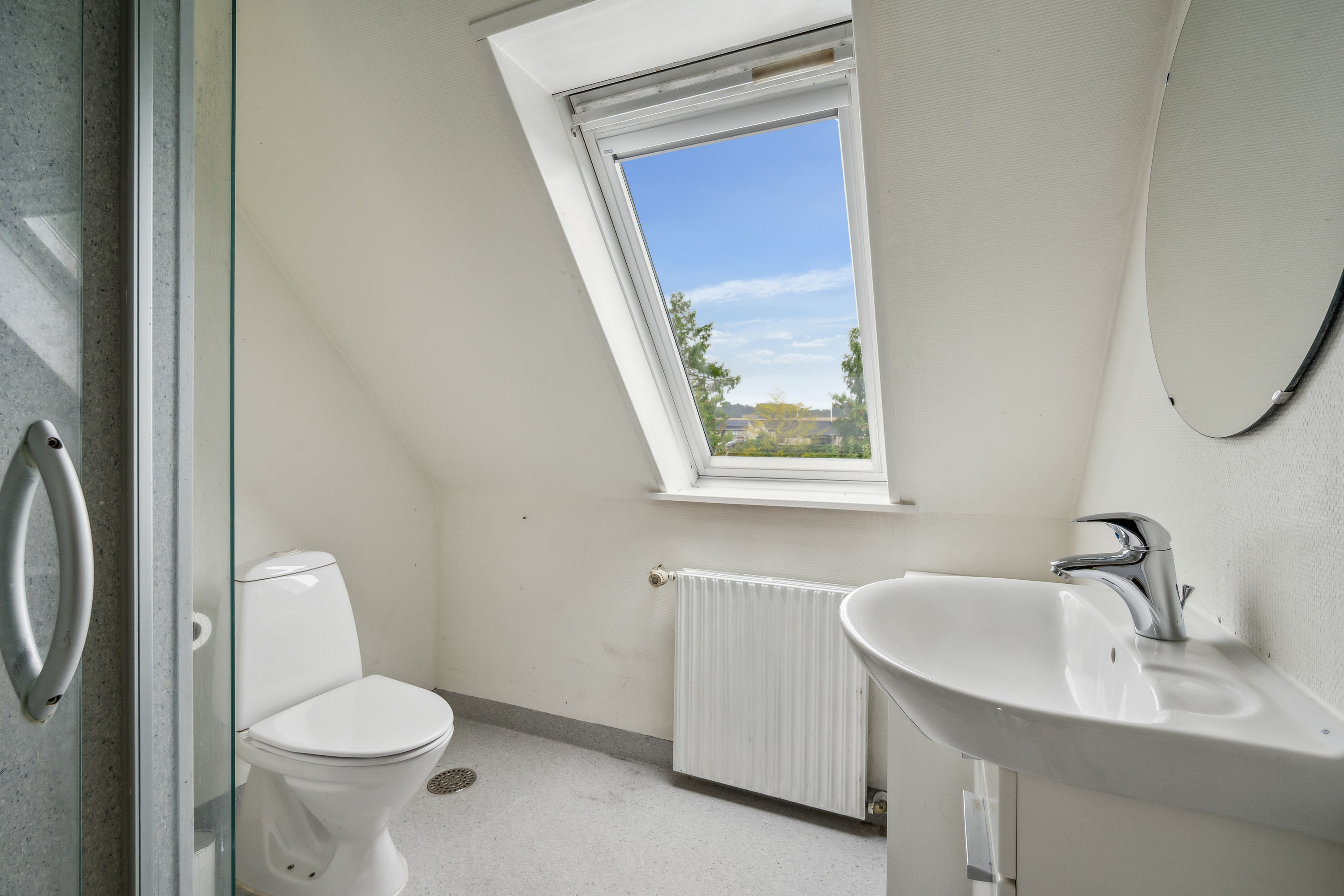 Fremhævet badeværelse billede i fuldskærmstilstand. Billede af Damsbrovej 52, Norring, 8382 Hinnerup