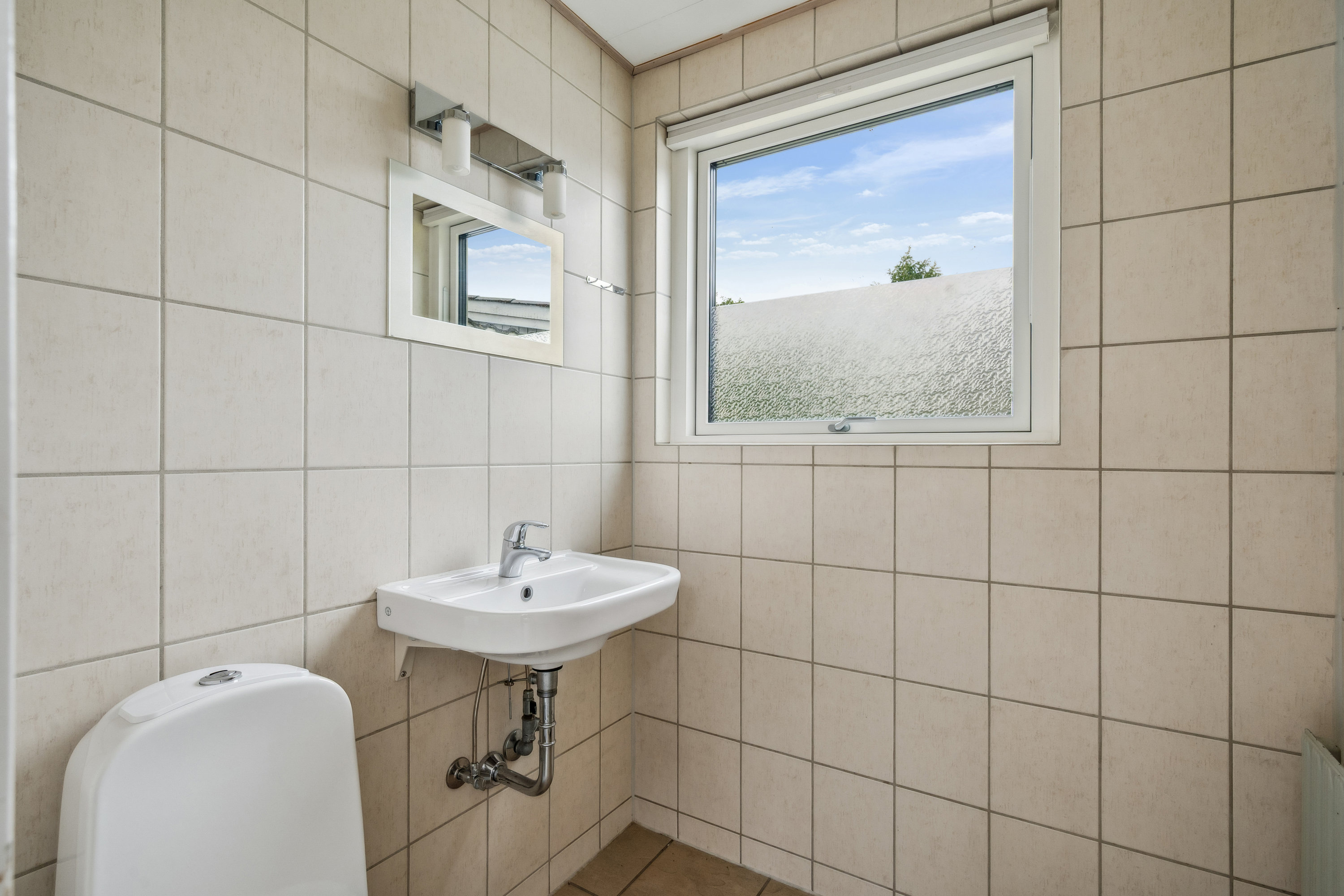 Fremhævet badeværelse billede i fuldskærmstilstand. Billede af Damsbrovej 52, Norring, 8382 Hinnerup