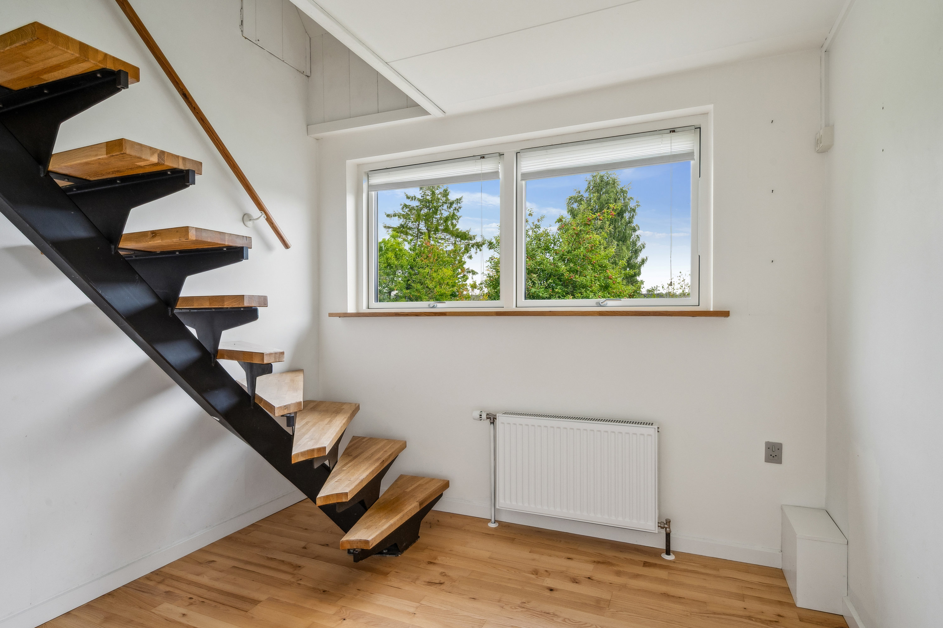 Fremhævet trappe billede i fuldskærmstilstand. Billede af Damsbrovej 52, Norring, 8382 Hinnerup