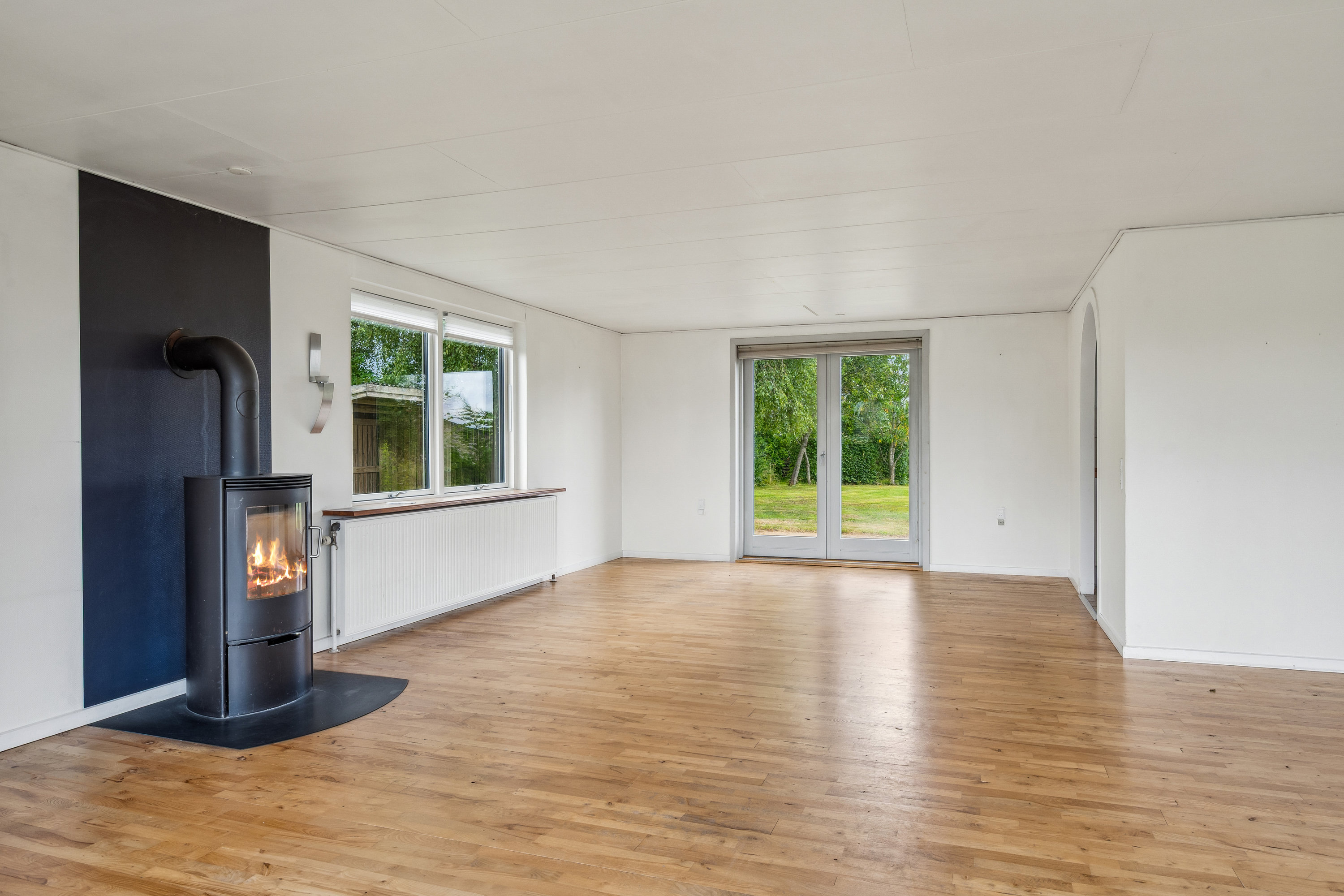 Fremhævet stue billede i fuldskærmstilstand. Billede af Damsbrovej 52, Norring, 8382 Hinnerup