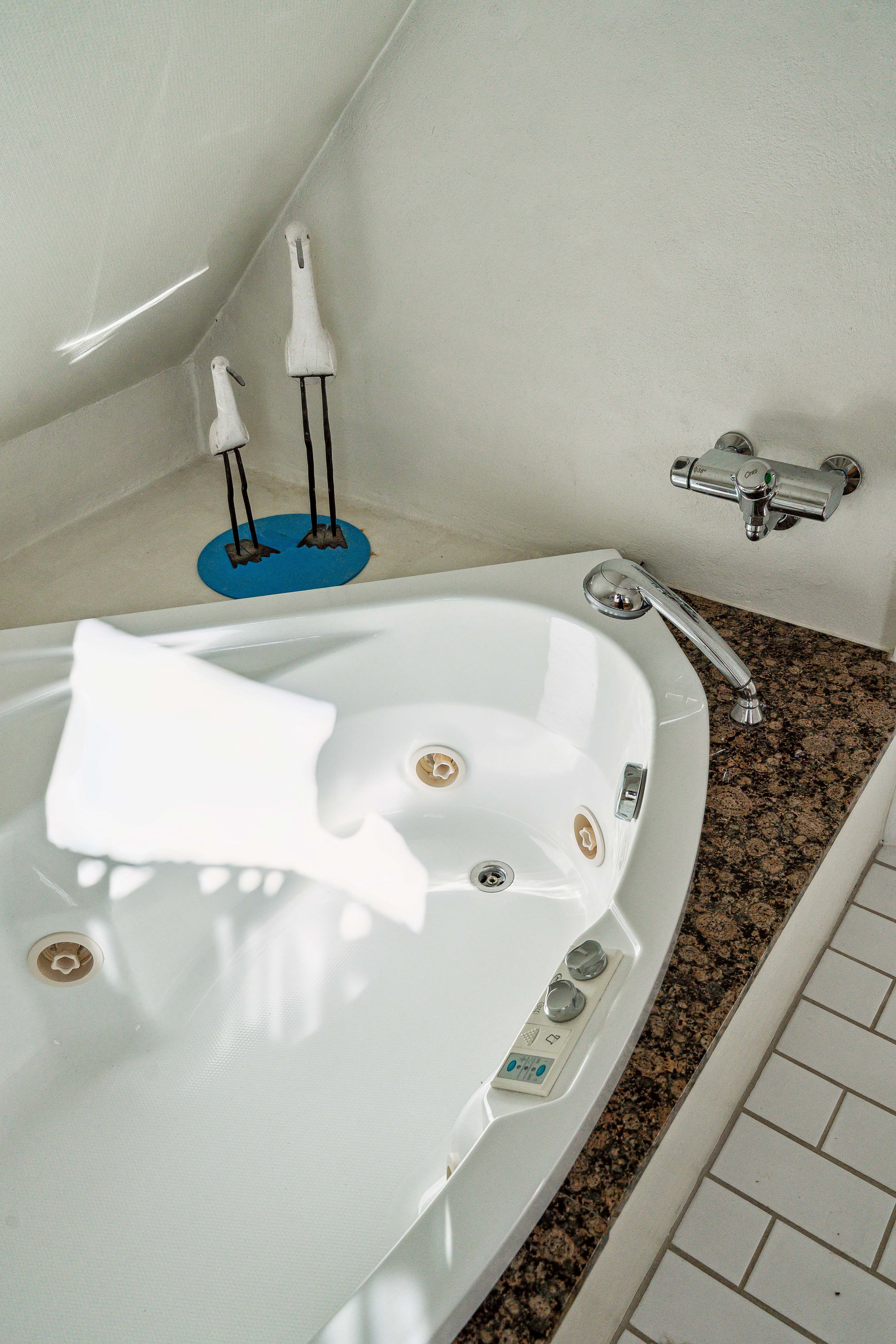 Fremhævet badeværelse billede i fuldskærmstilstand. Billede af Engvej 3, 9280 Storvorde