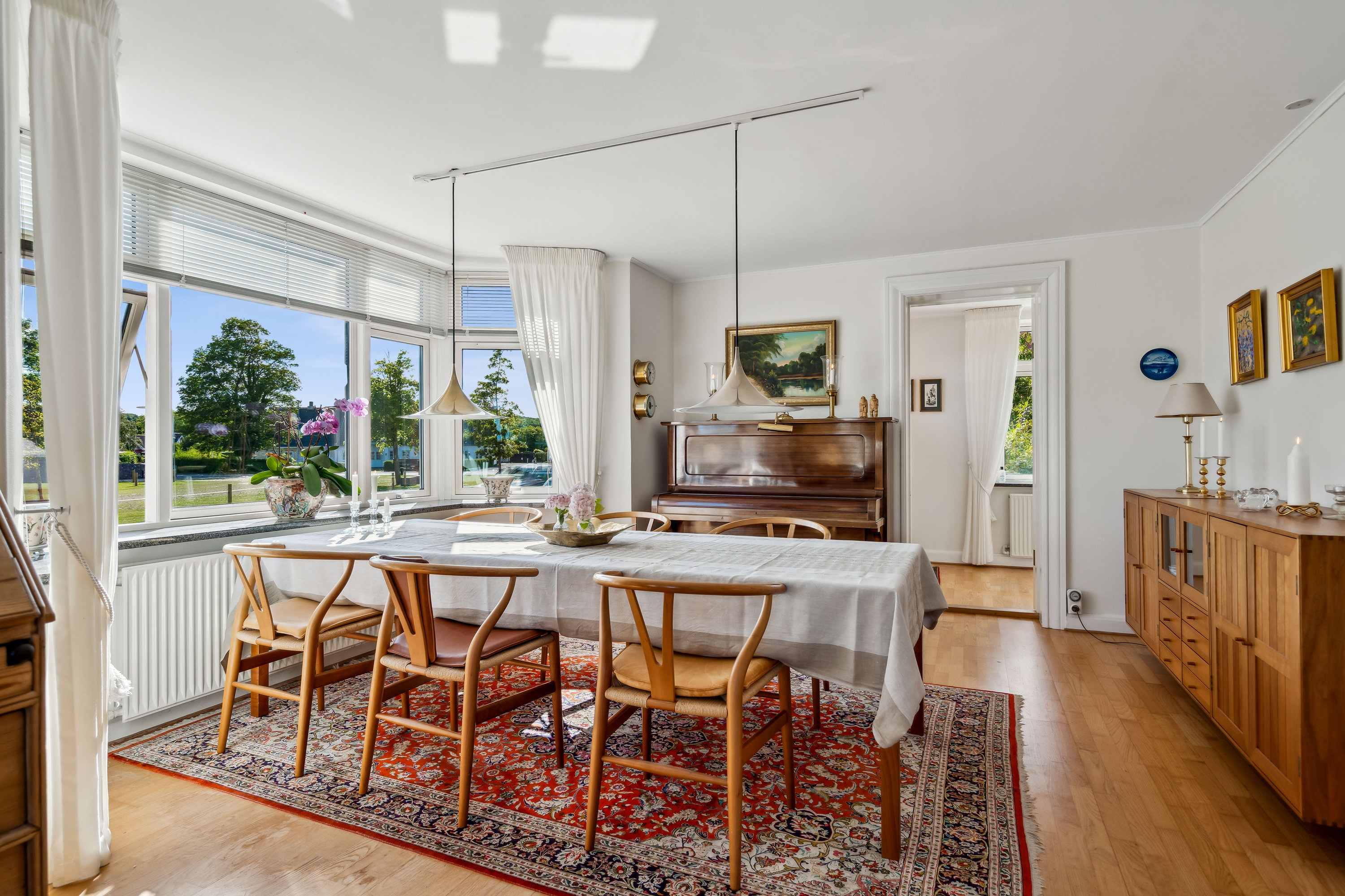 Fremhævet stue billede i fuldskærmstilstand. Billede af Engvej 3, 9280 Storvorde