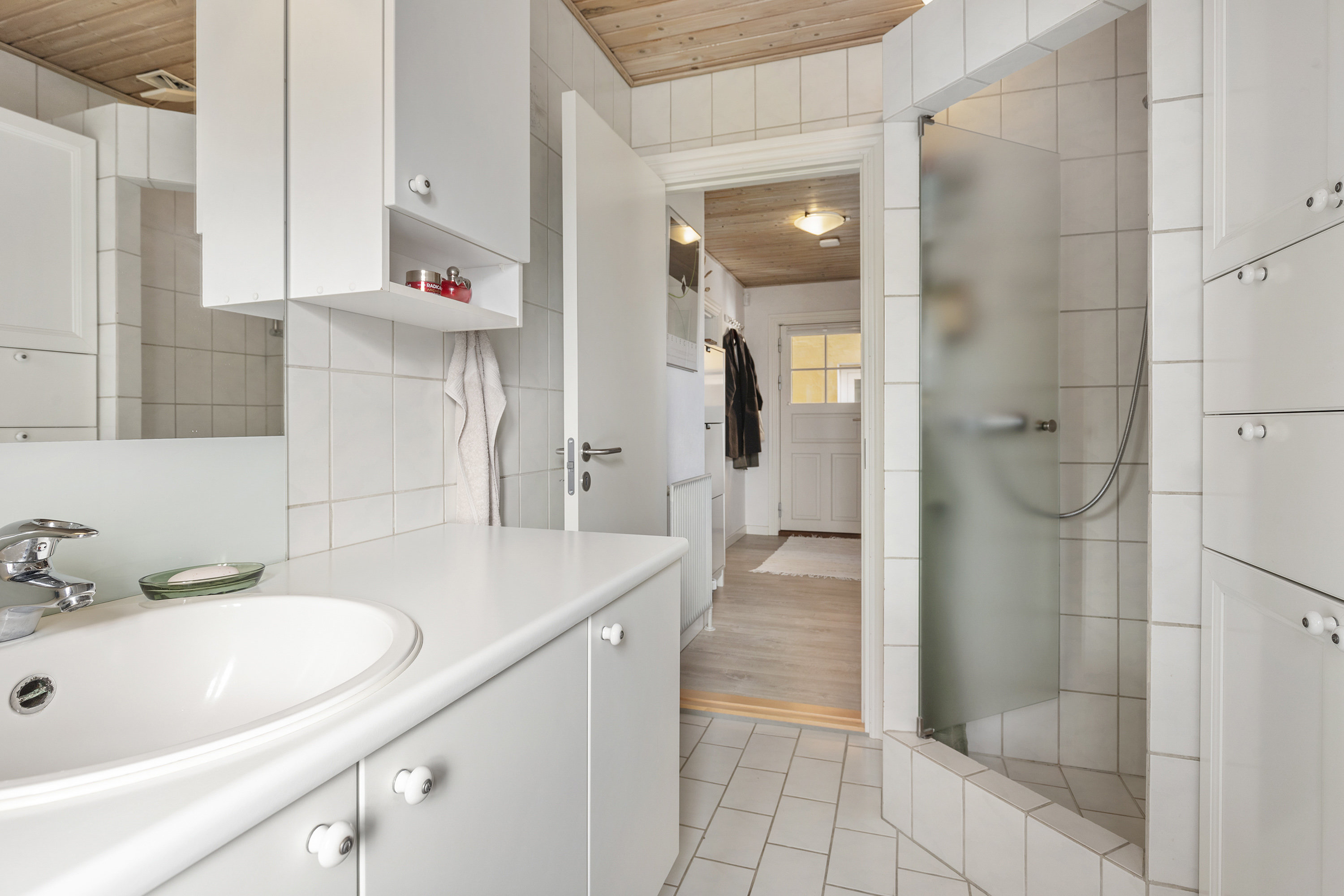 Fremhævet badeværelse billede i fuldskærmstilstand. Billede af Stenberggade 21, 9700 Brønderslev