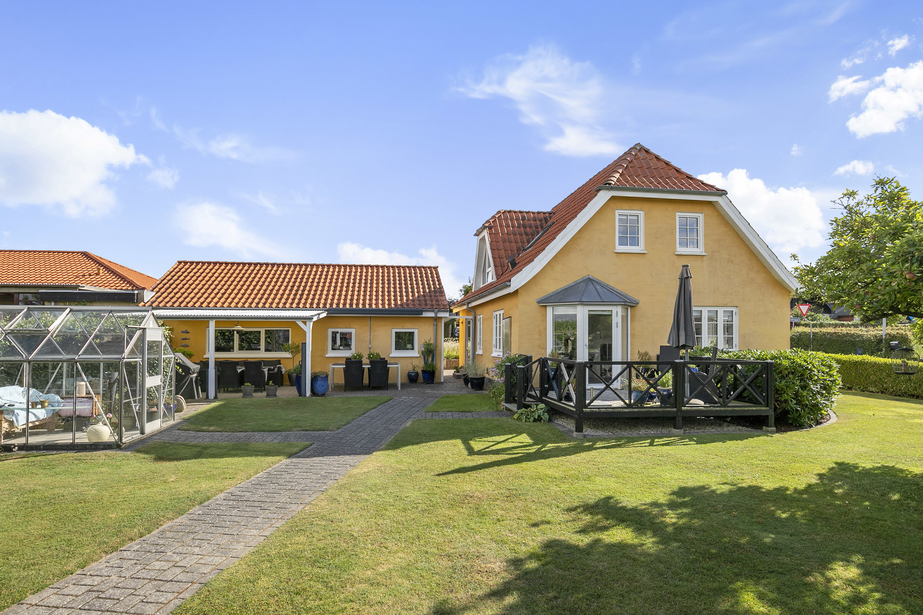 Fremhævet facade billede i fuldskærmstilstand. Billede af Stenberggade 21, 9700 Brønderslev