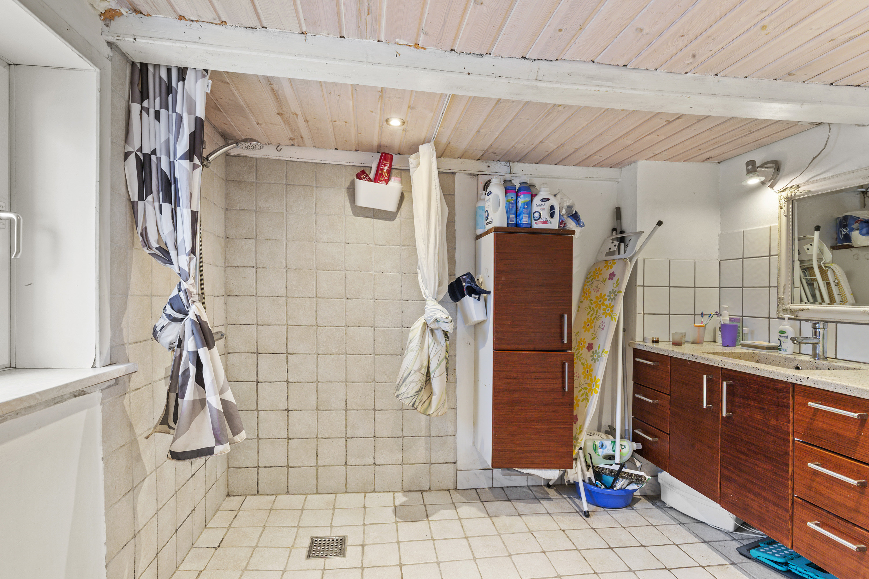 Fremhævet badeværelse billede i fuldskærmstilstand. Billede af Sdr. Kirkevej 51, Præstbro, 9330 Dronninglund