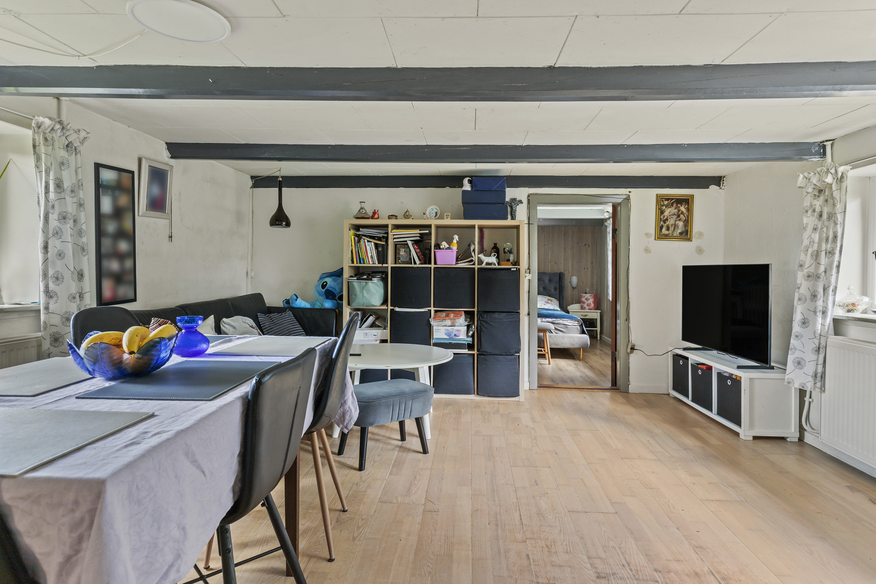 Fremhævet stue billede i fuldskærmstilstand. Billede af Sdr. Kirkevej 51, Præstbro, 9330 Dronninglund