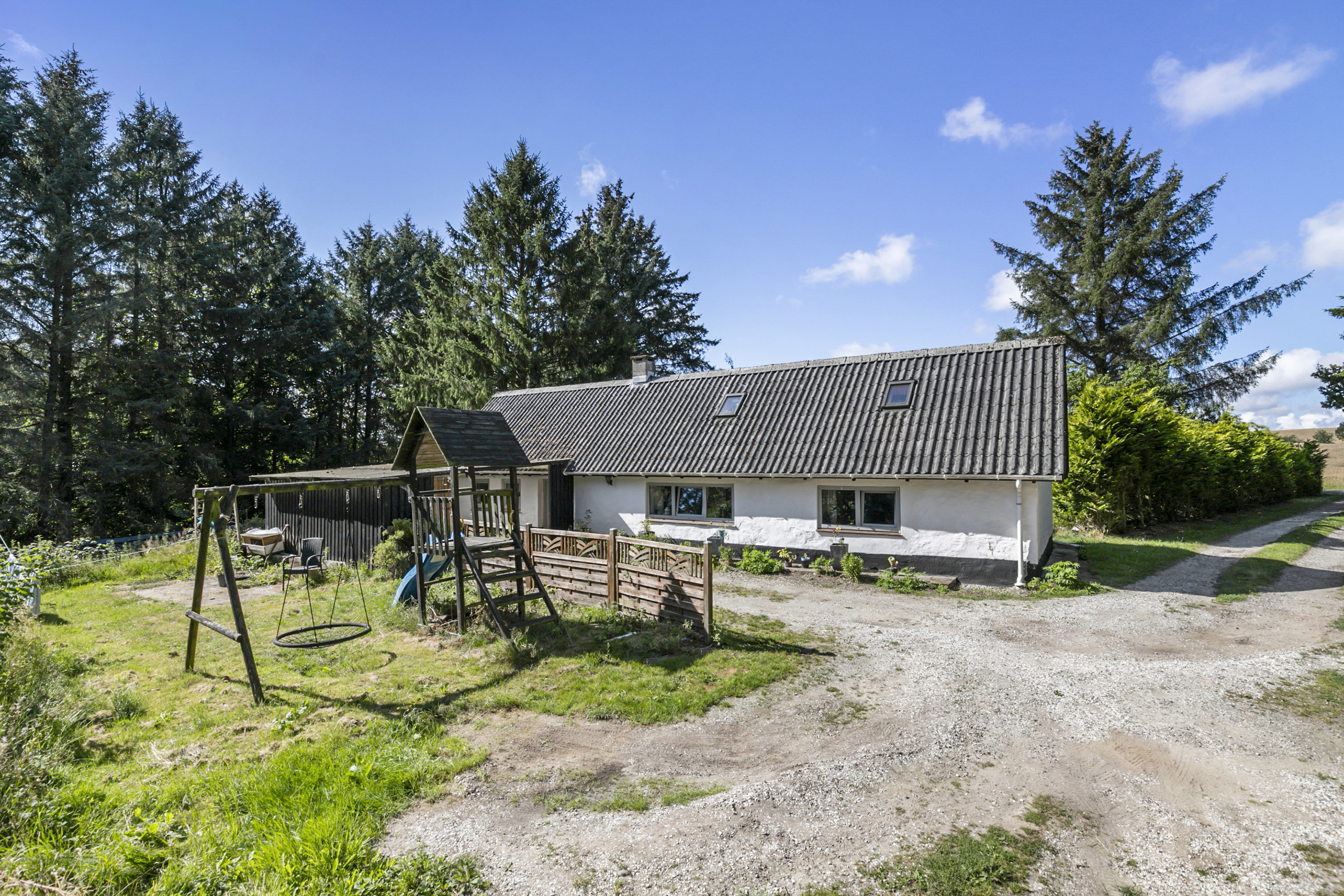 Fremhævet facade billede i fuldskærmstilstand. Billede af Sdr. Kirkevej 51, Præstbro, 9330 Dronninglund