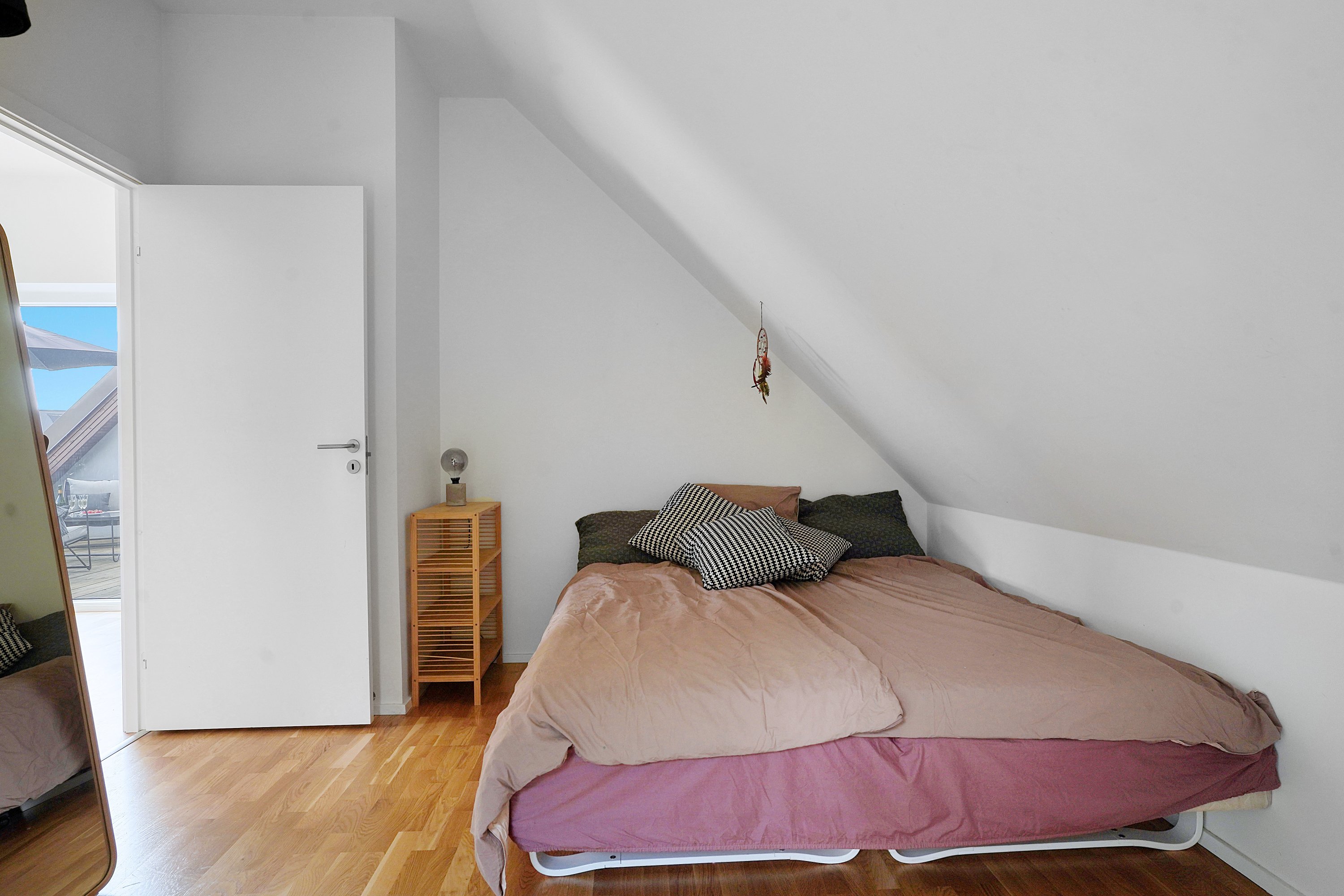 Fremhævet værelse billede i fuldskærmstilstand. Billede af Sletten 4, Kirke Værløse, 3500 Værløse