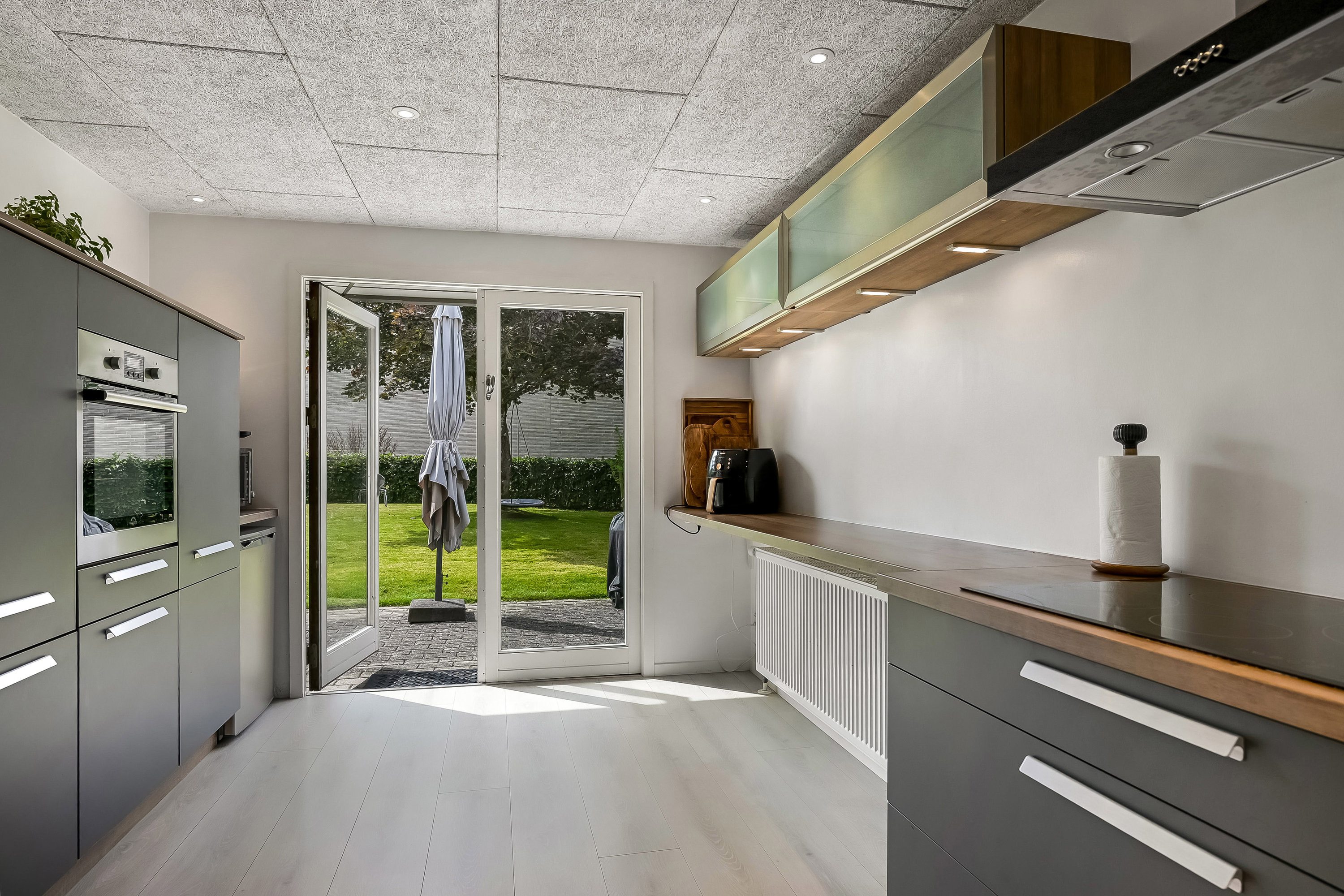 Fremhævet køkken billede i fuldskærmstilstand. Billede af Poppelvænget 15, Skrillinge, 5500 Middelfart