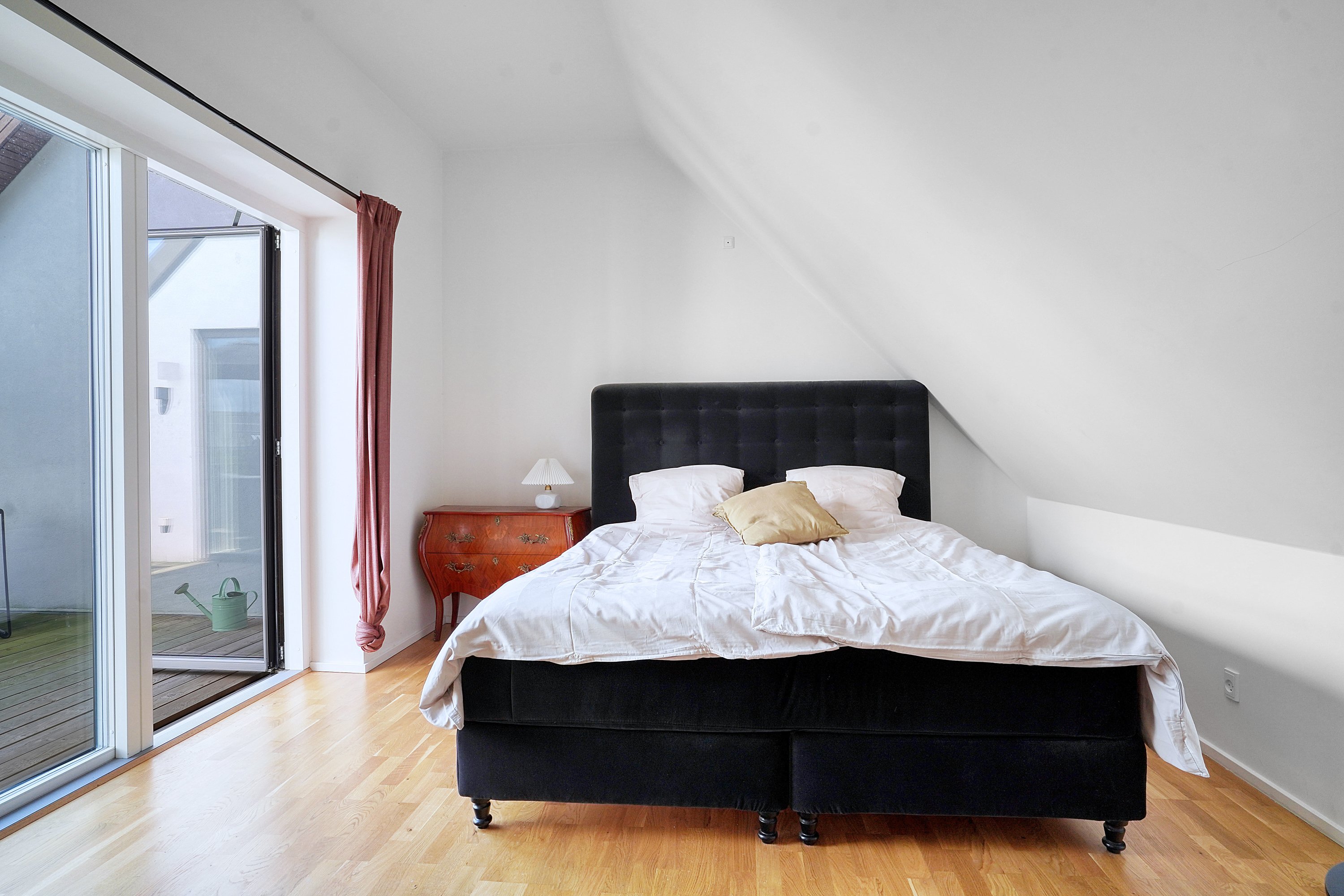 Fremhævet værelse billede i fuldskærmstilstand. Billede af Sletten 4, Kirke Værløse, 3500 Værløse