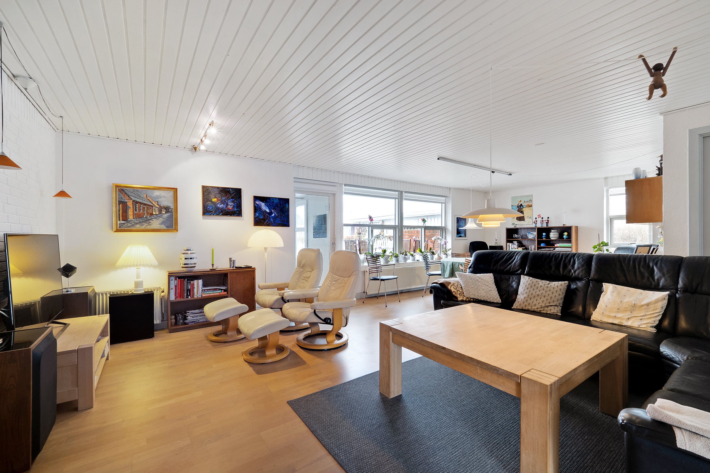 Fremhævet stue billede i fuldskærmstilstand. Billede af Hasselvej 2, Glyngøre, 7870 Roslev