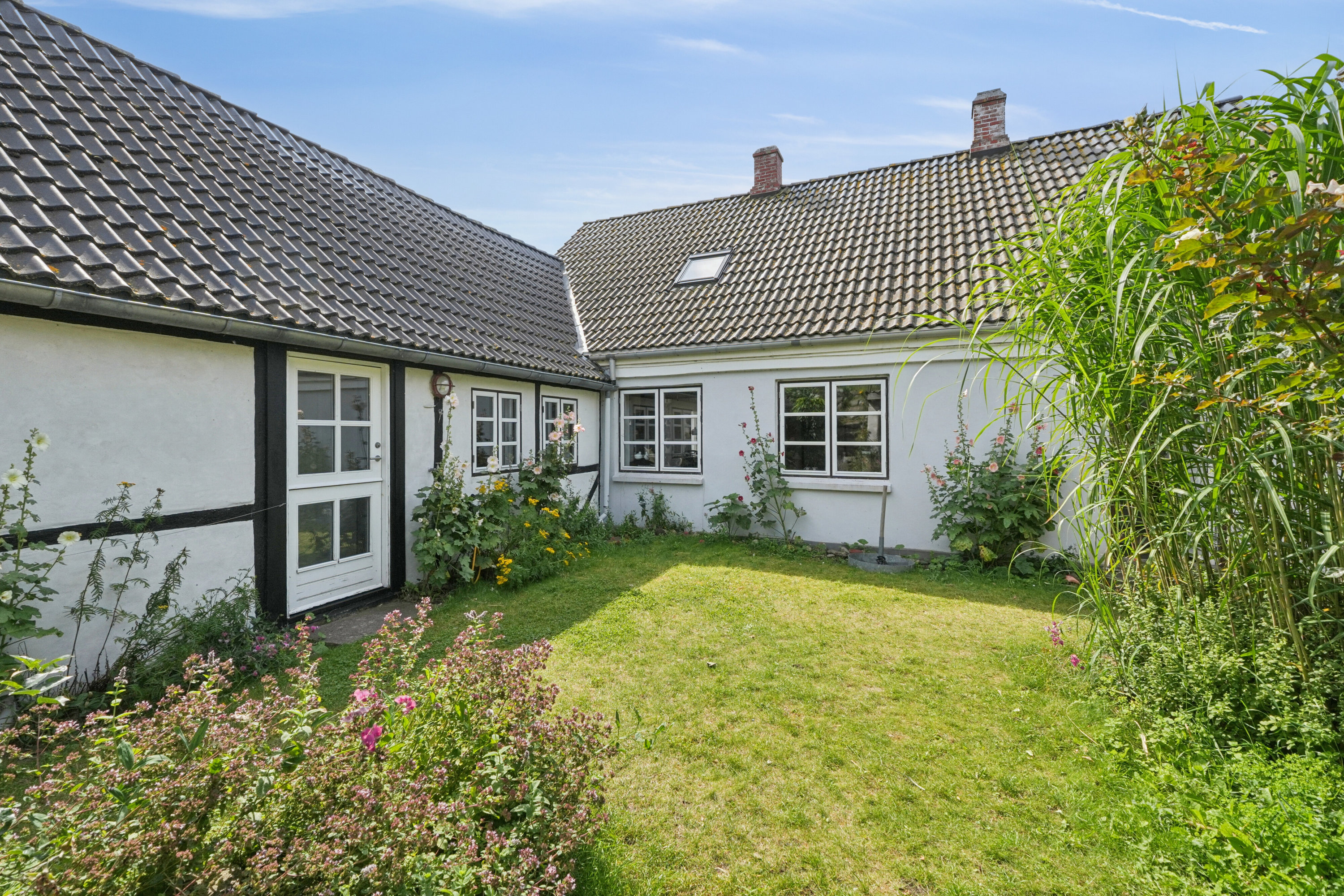 Miniaturebillede 2: set fra haven. Billede af Vesteregnsvej 22, Vesteregnen, 5932 Humble