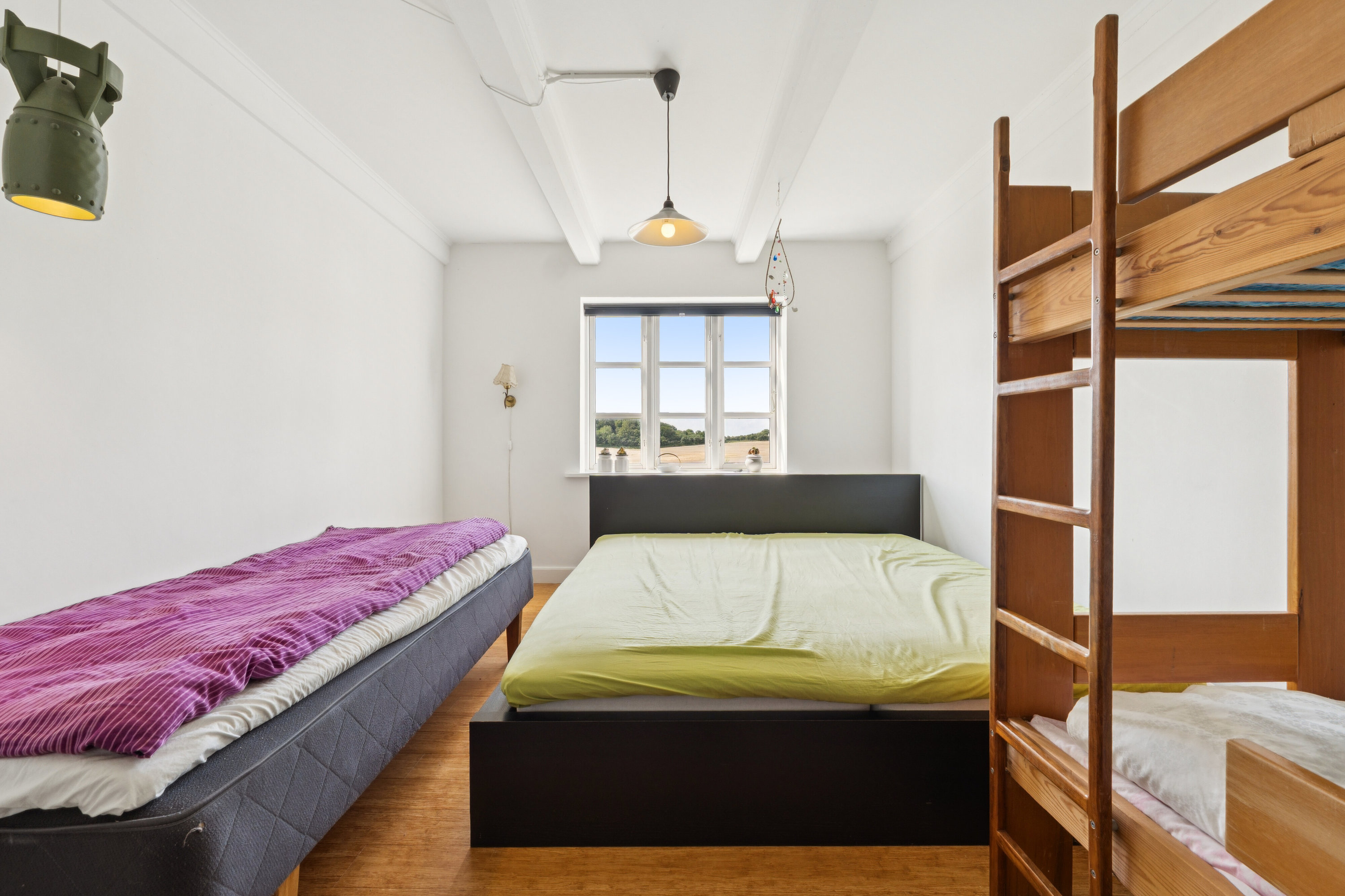 Fremhævet soveværelse billede i fuldskærmstilstand. Billede af Vesteregnsvej 22, Vesteregnen, 5932 Humble