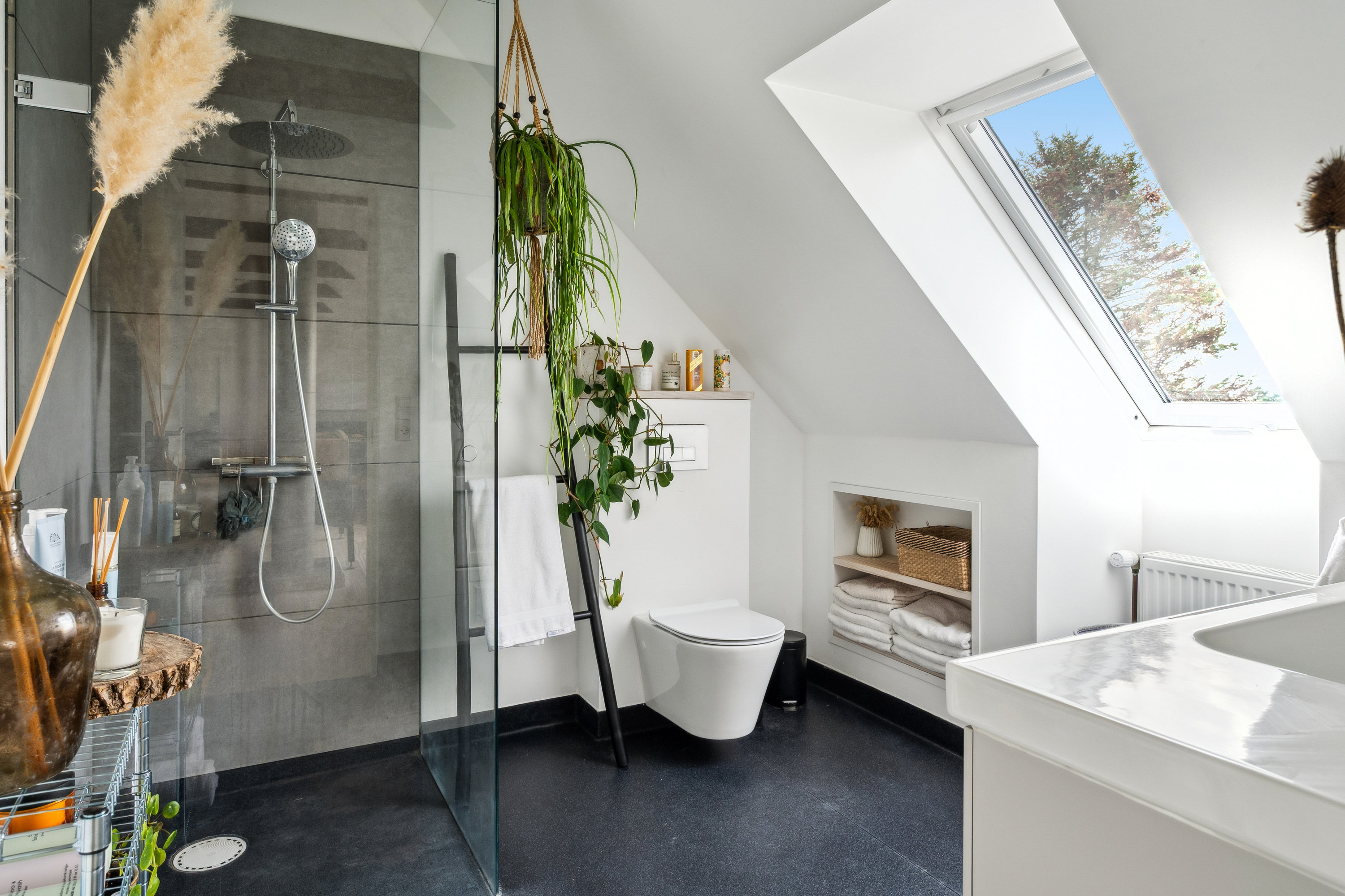 Fremhævet badeværelse billede i fuldskærmstilstand. Billede af Haarvej 19, Sandby, 8382 Hinnerup