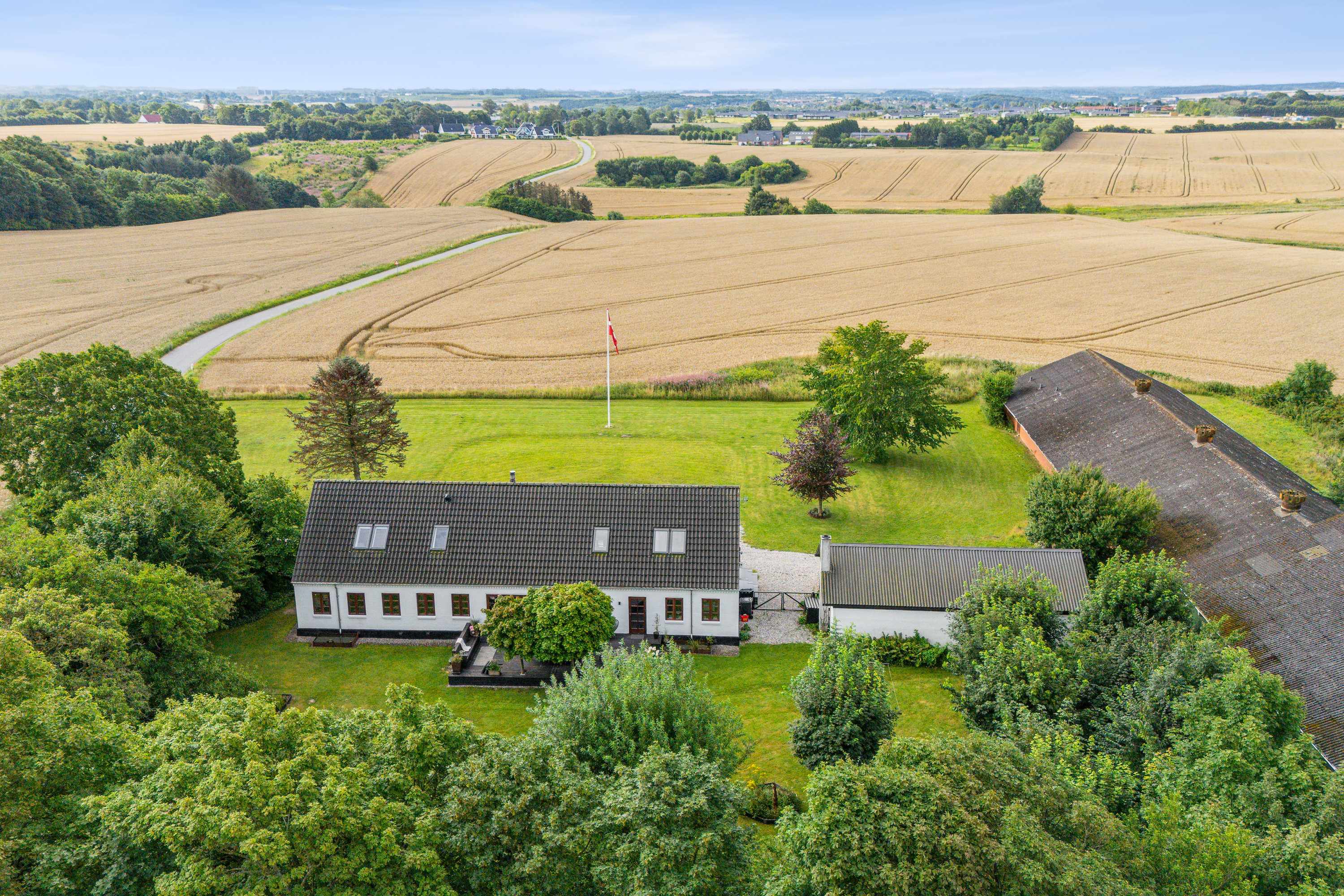 Villa: Luftfoto på Haarvej 19, Sandby, 8382 Hinnerup