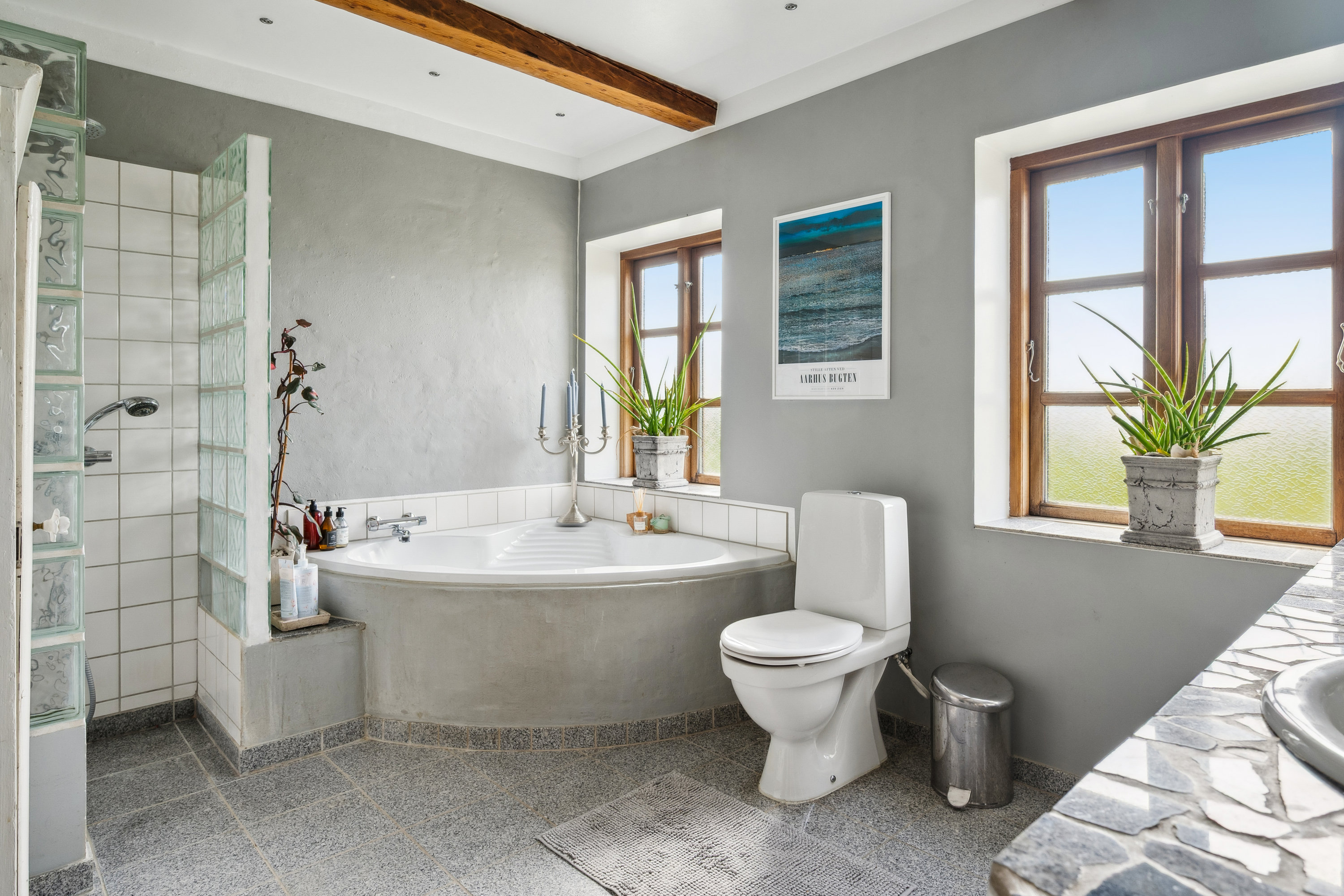 Fremhævet badeværelse billede i fuldskærmstilstand. Billede af Haarvej 19, Sandby, 8382 Hinnerup