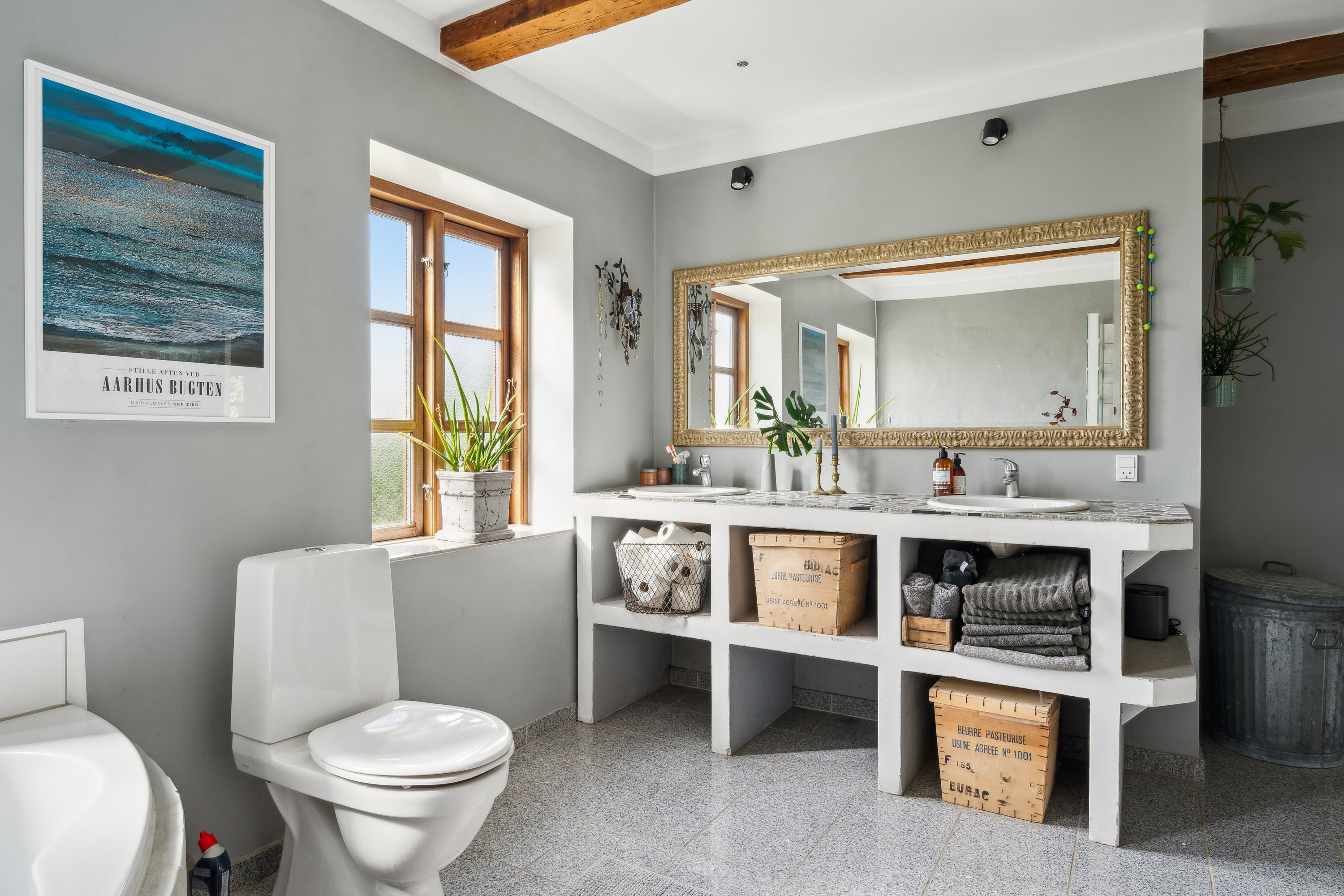 Fremhævet badeværelse billede i fuldskærmstilstand. Billede af Haarvej 19, Sandby, 8382 Hinnerup