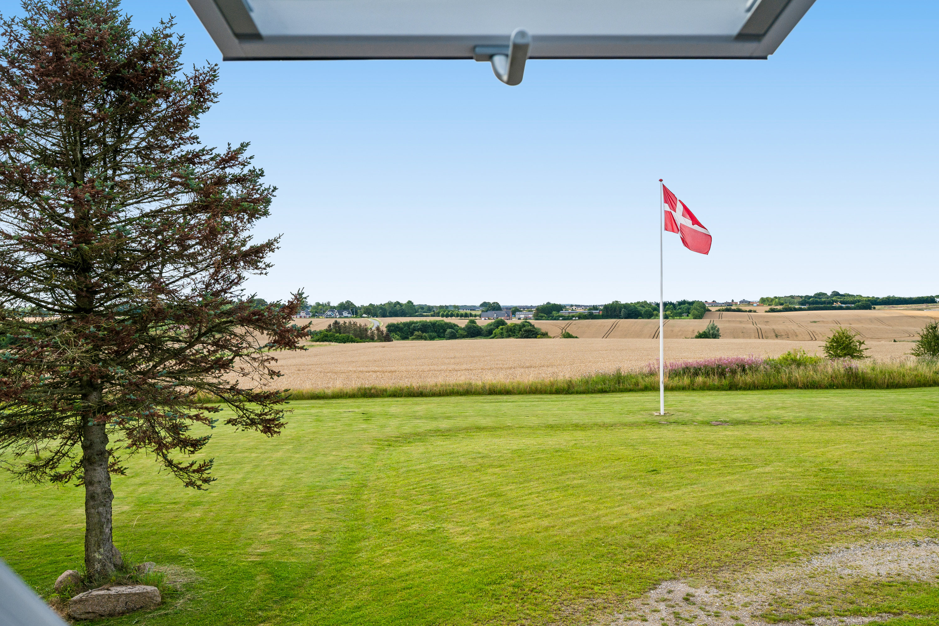 Fremhævet ejendom 1 billede i fuldskærmstilstand. Billede af Haarvej 19, Sandby, 8382 Hinnerup