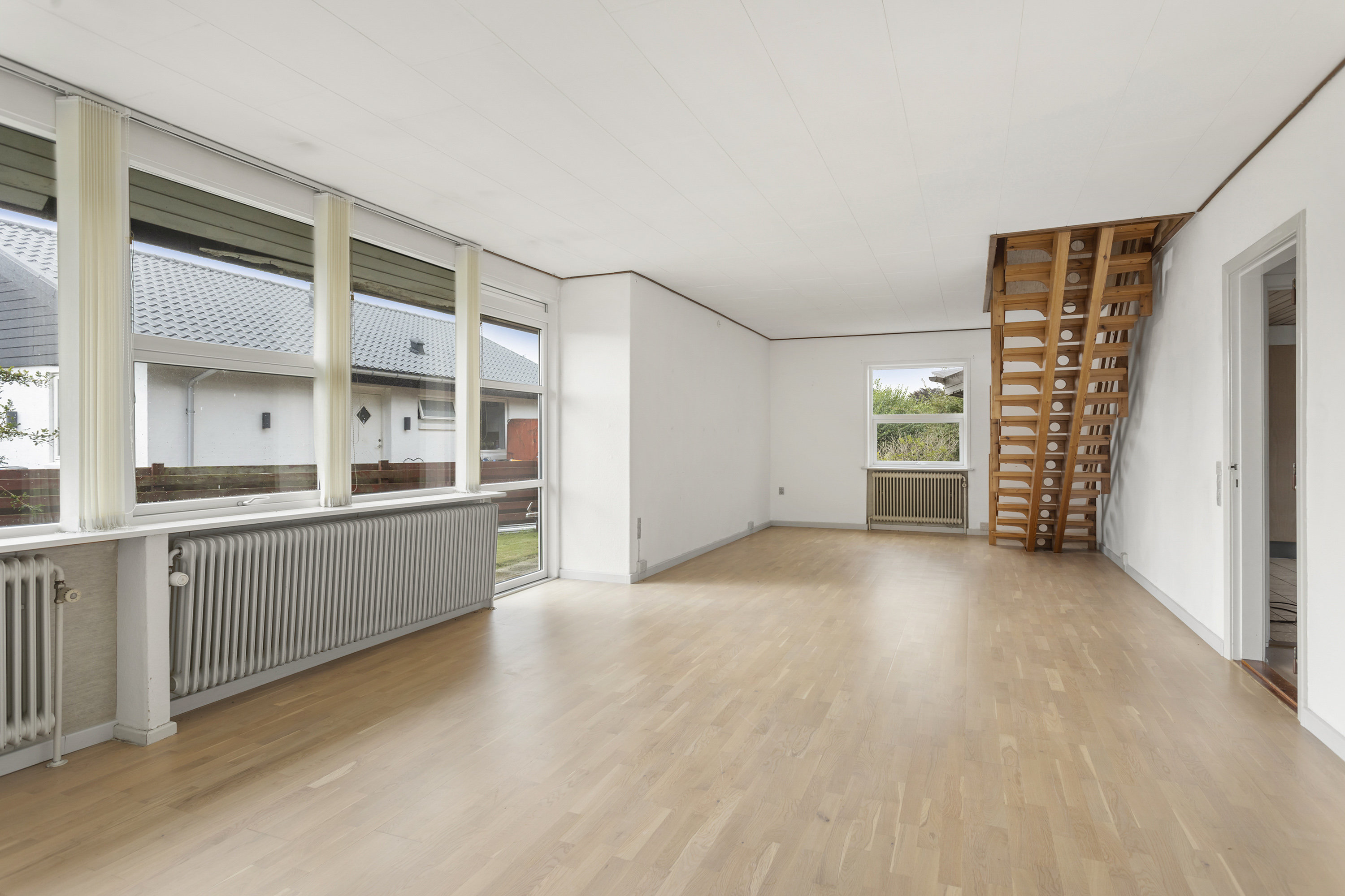 Fremhævet stue billede i fuldskærmstilstand. Billede af Stationsvej 34, 9970 Strandby