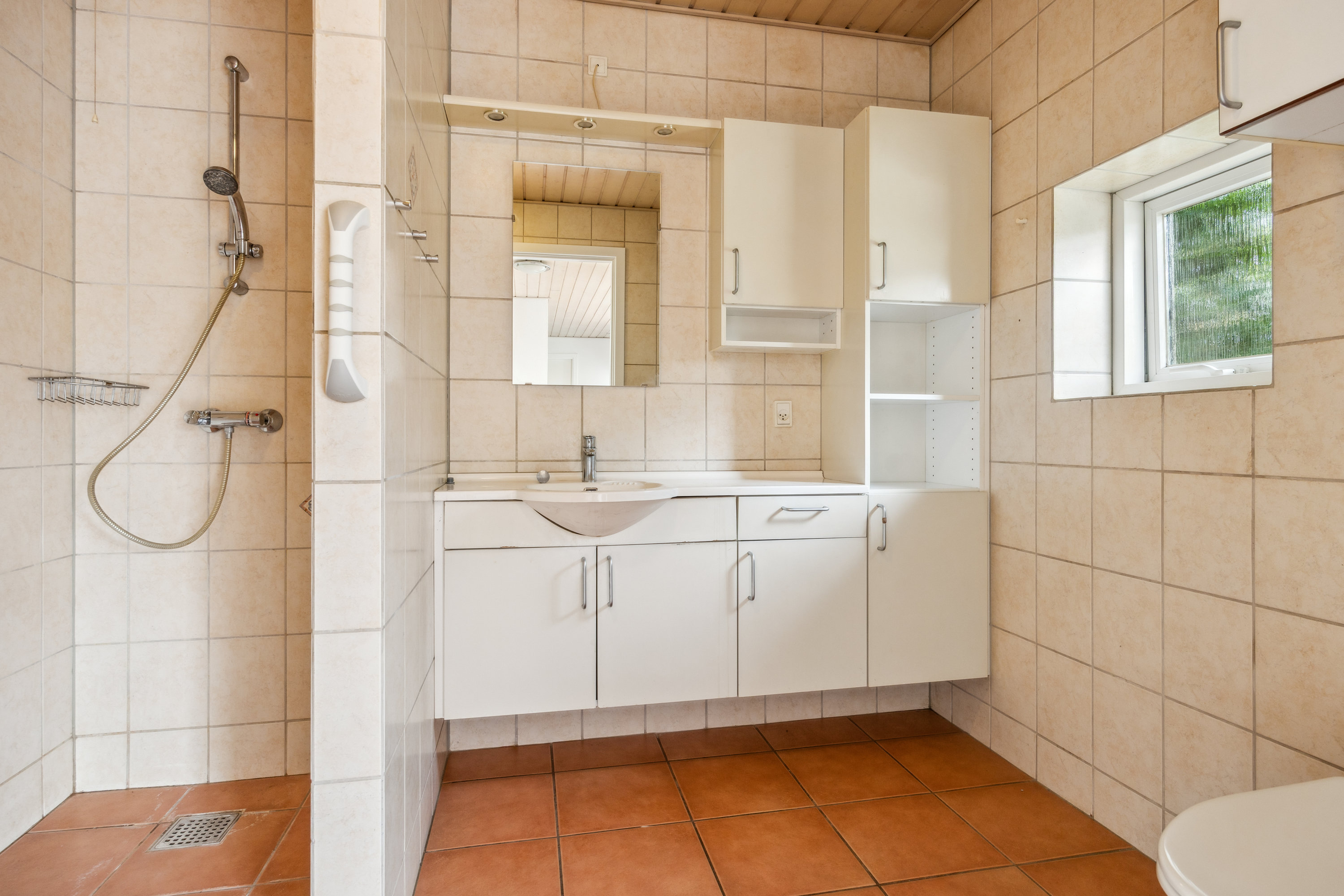 Fremhævet badeværelse billede i fuldskærmstilstand. Billede af Vesterparken 22, 9362 Gandrup