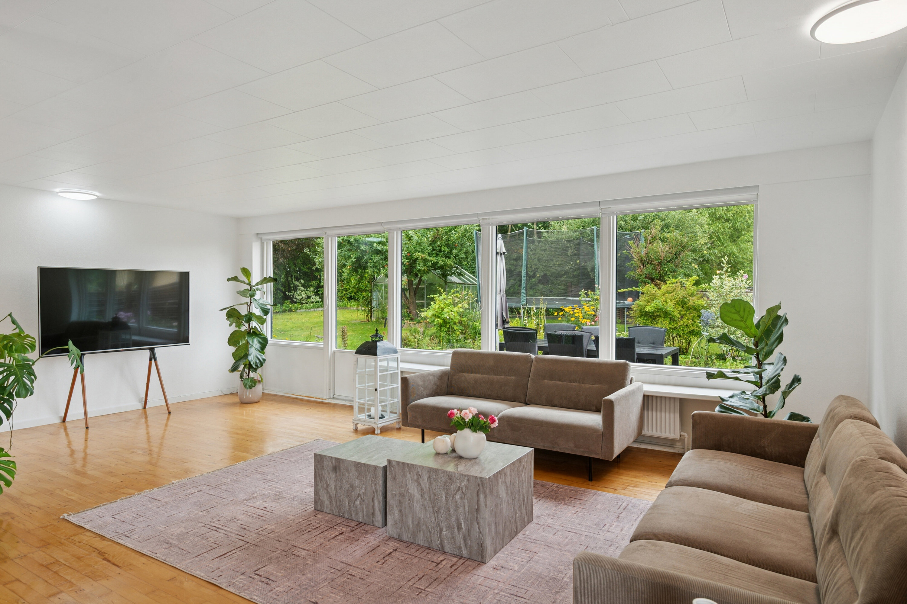 Miniaturebillede 1: stue. Billede af Tværskovvej 10, 2650 Hvidovre