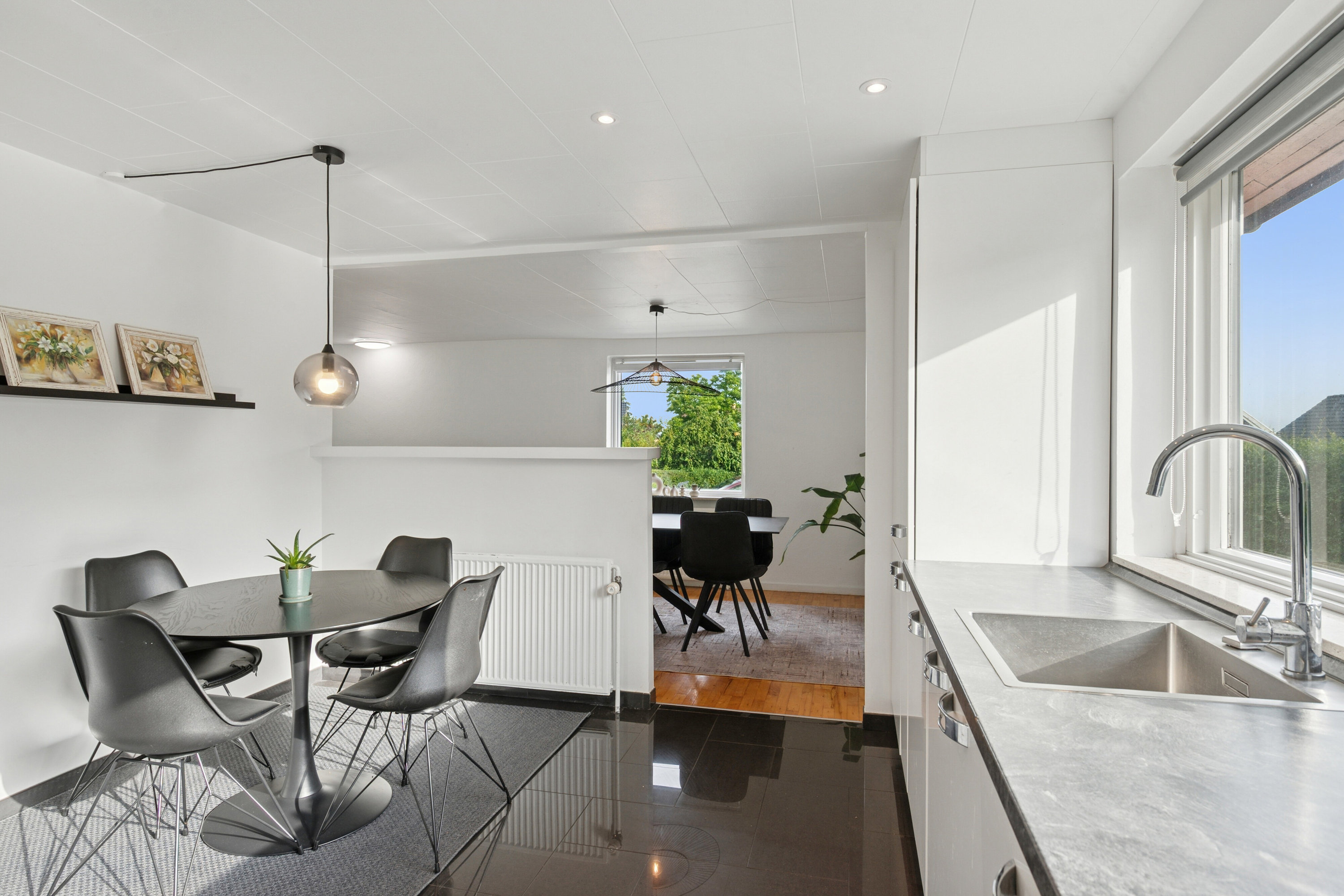 Fremhævet spisestue billede i fuldskærmstilstand. Billede af Tværskovvej 10, 2650 Hvidovre