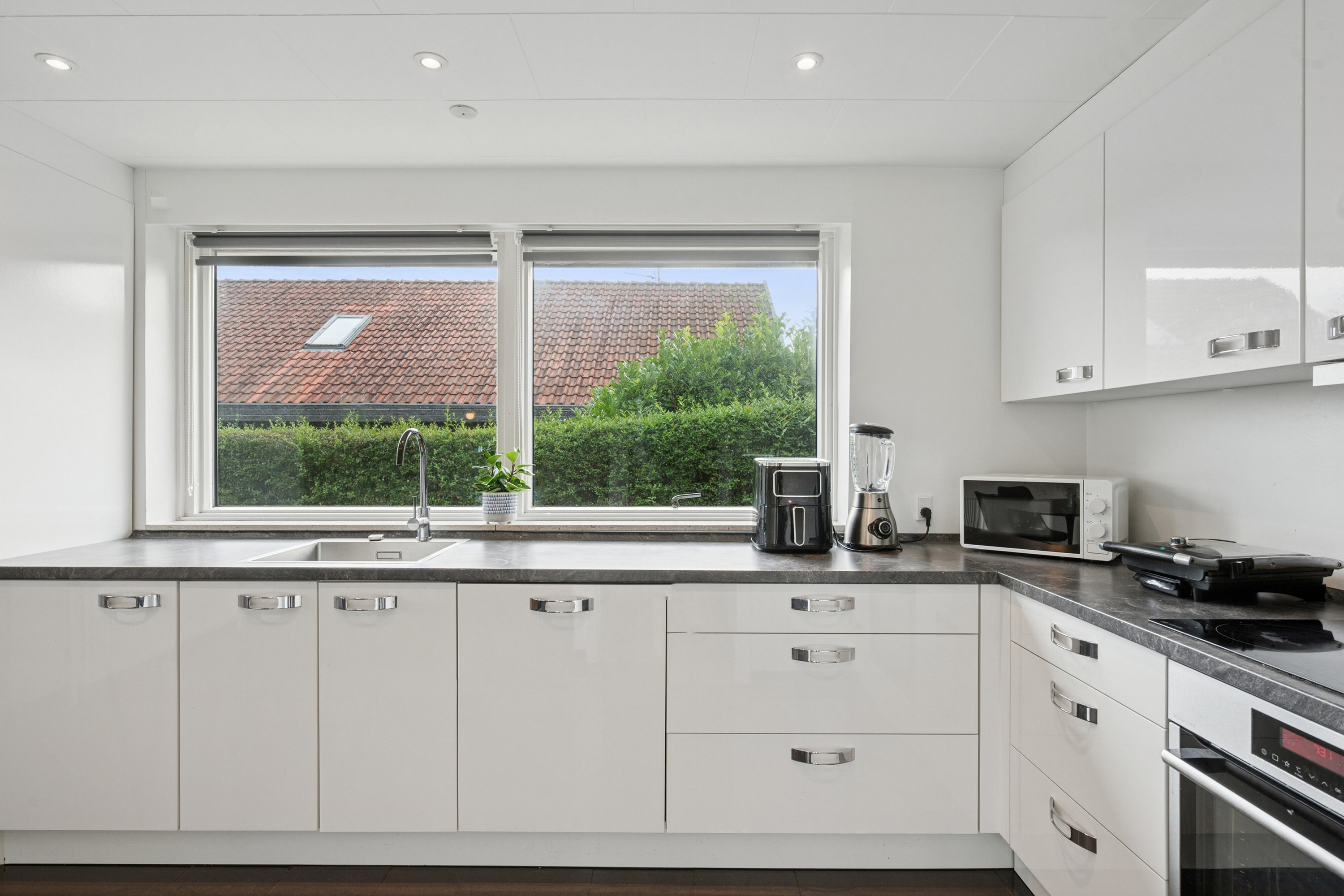 Fremhævet køkken billede i fuldskærmstilstand. Billede af Tværskovvej 10, 2650 Hvidovre