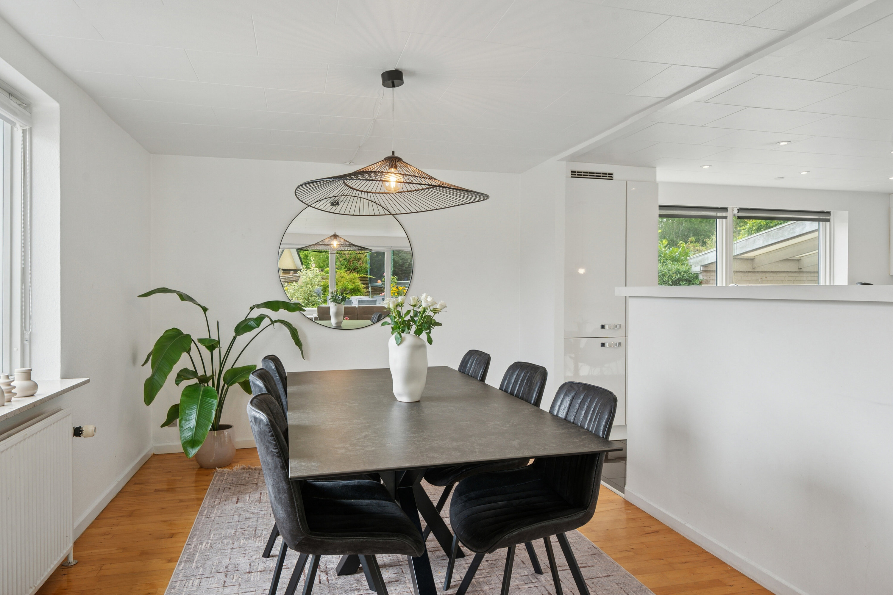 Fremhævet spisestue billede i fuldskærmstilstand. Billede af Tværskovvej 10, 2650 Hvidovre