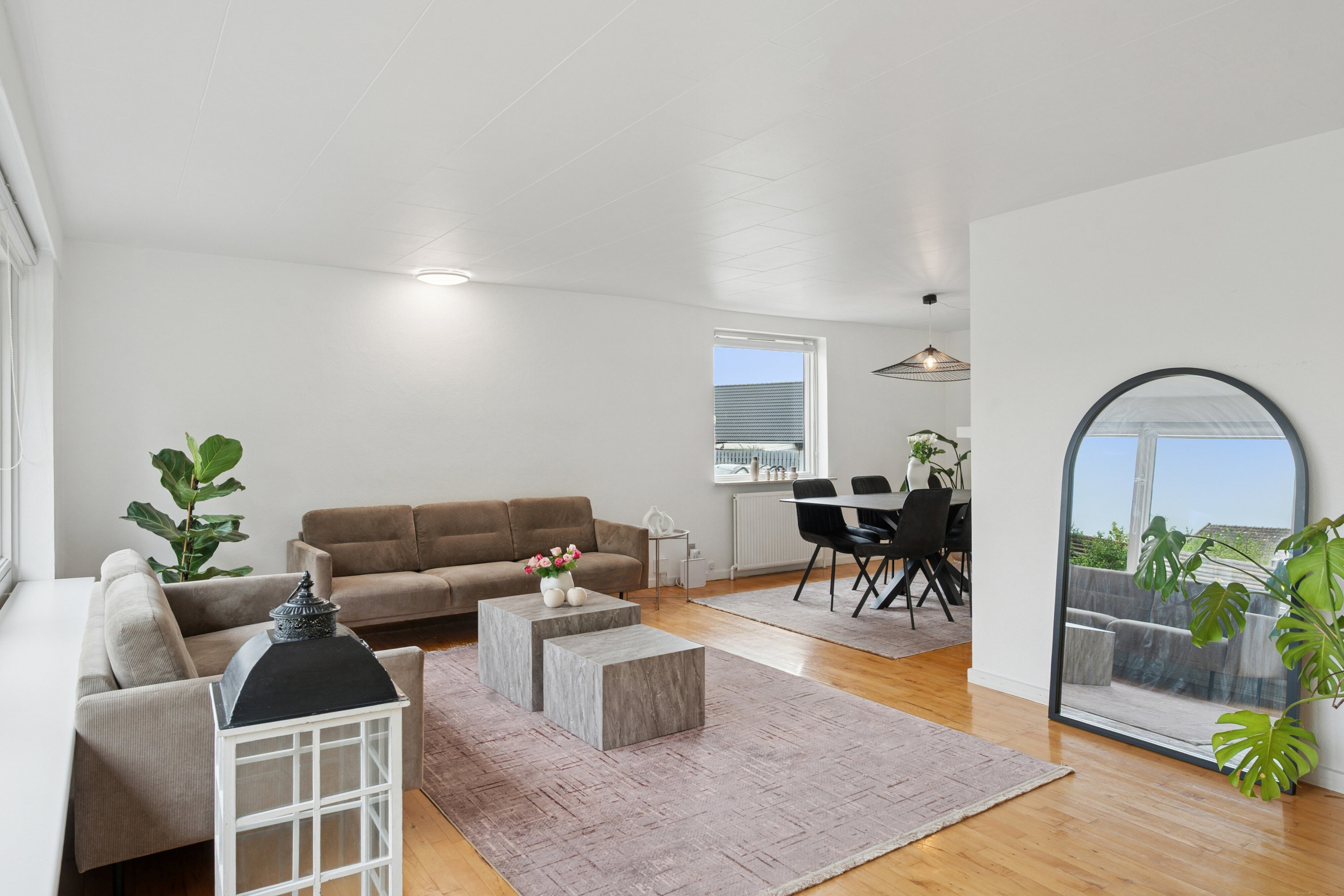 Fremhævet stue billede i fuldskærmstilstand. Billede af Tværskovvej 10, 2650 Hvidovre