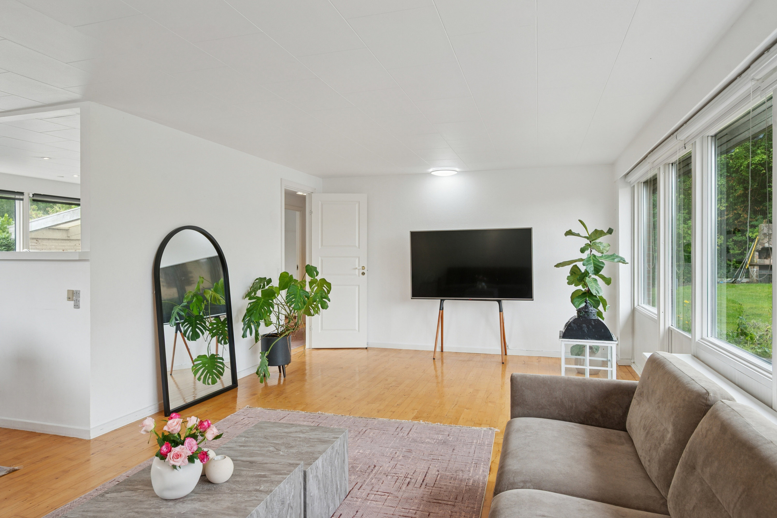 Fremhævet stue billede i fuldskærmstilstand. Billede af Tværskovvej 10, 2650 Hvidovre