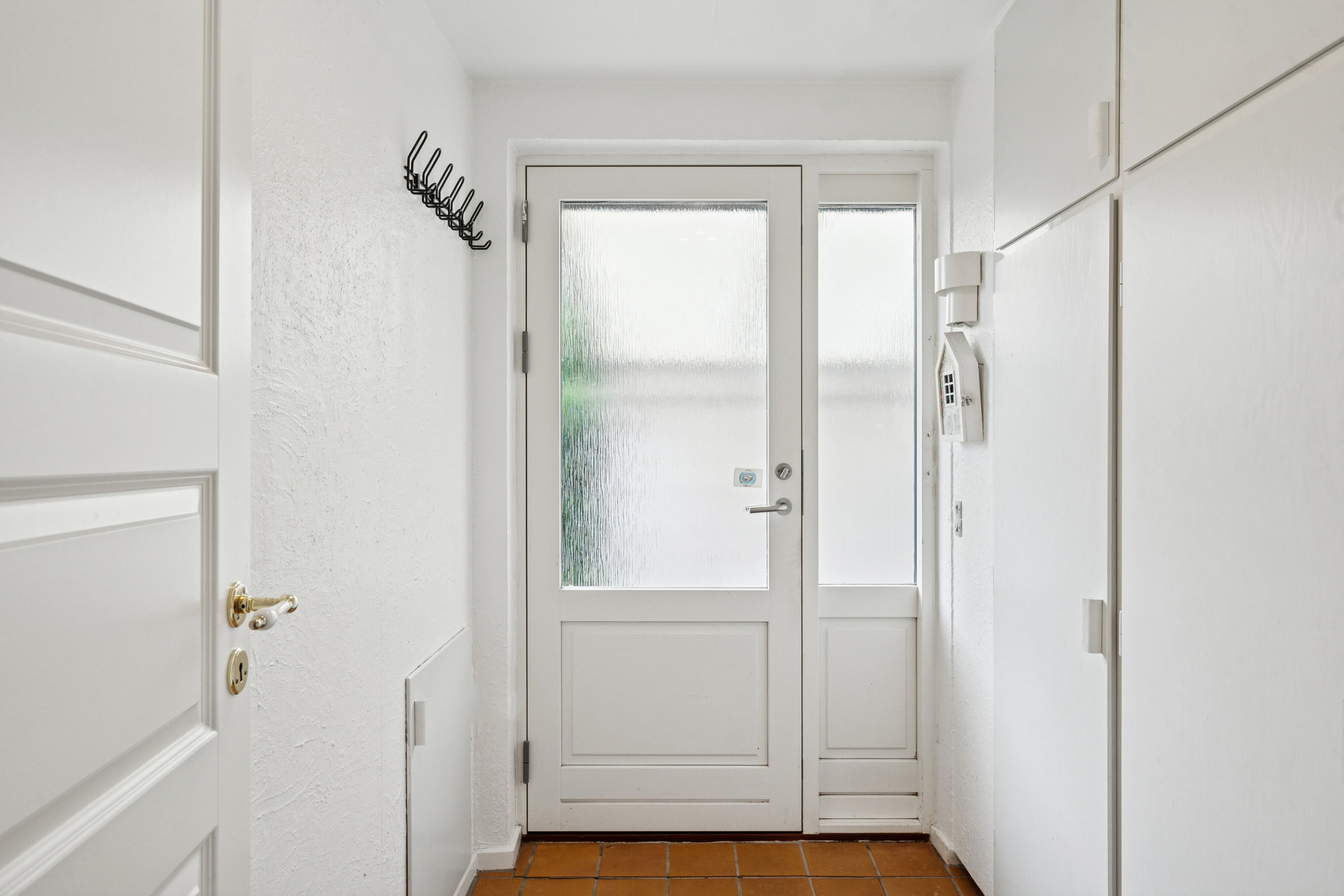 Fremhævet entre billede i fuldskærmstilstand. Billede af Tværskovvej 10, 2650 Hvidovre