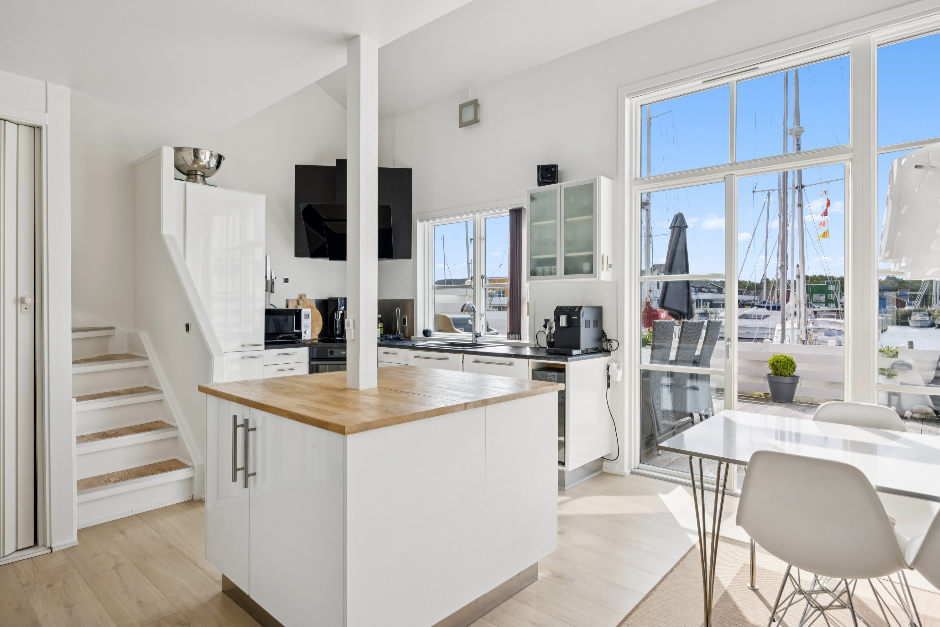 Fremhævet køkken billede i fuldskærmstilstand. Billede af Øerkrogvejen 2, 665., 8400 Ebeltoft