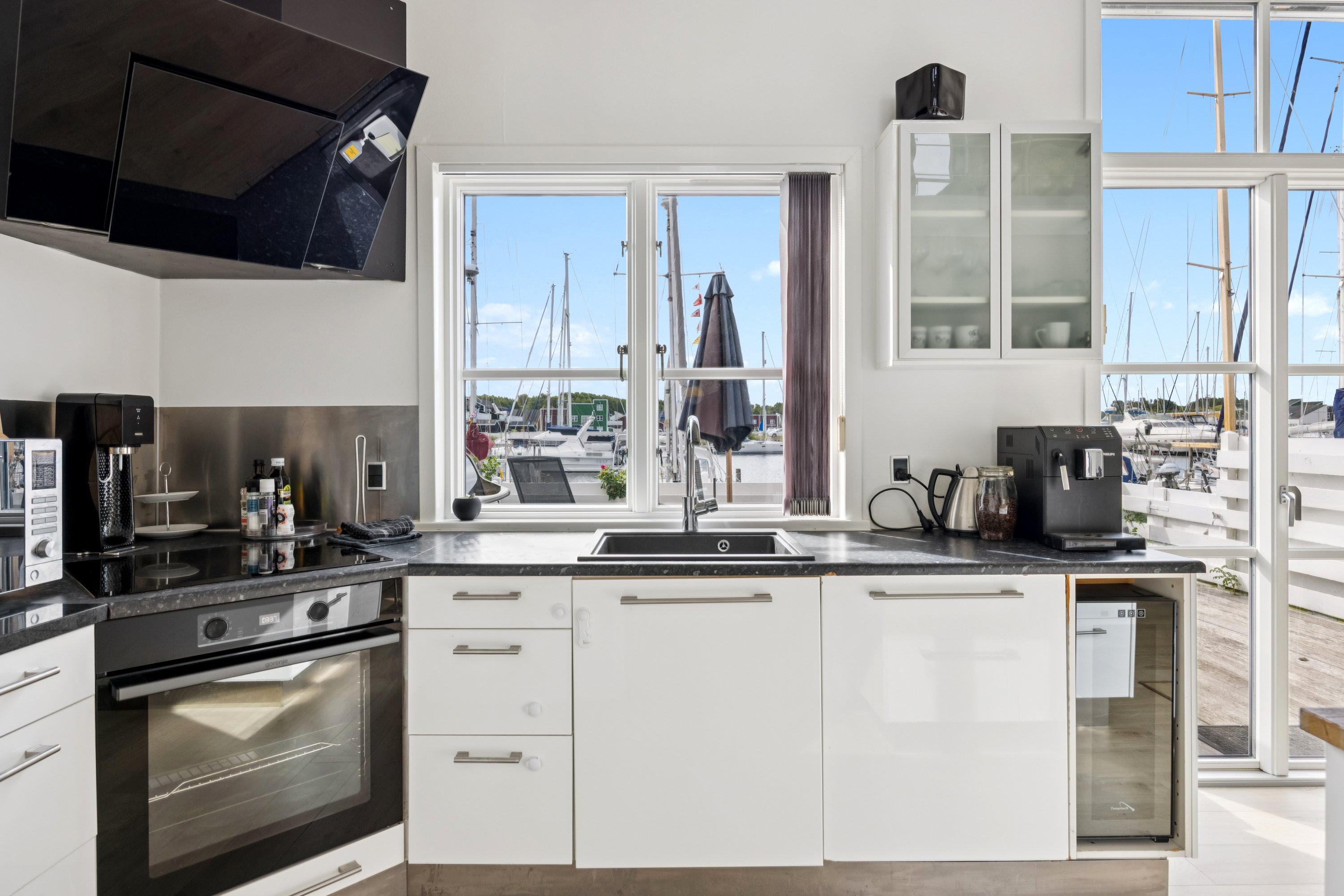 Fremhævet køkken billede i fuldskærmstilstand. Billede af Øerkrogvejen 2, 665., 8400 Ebeltoft