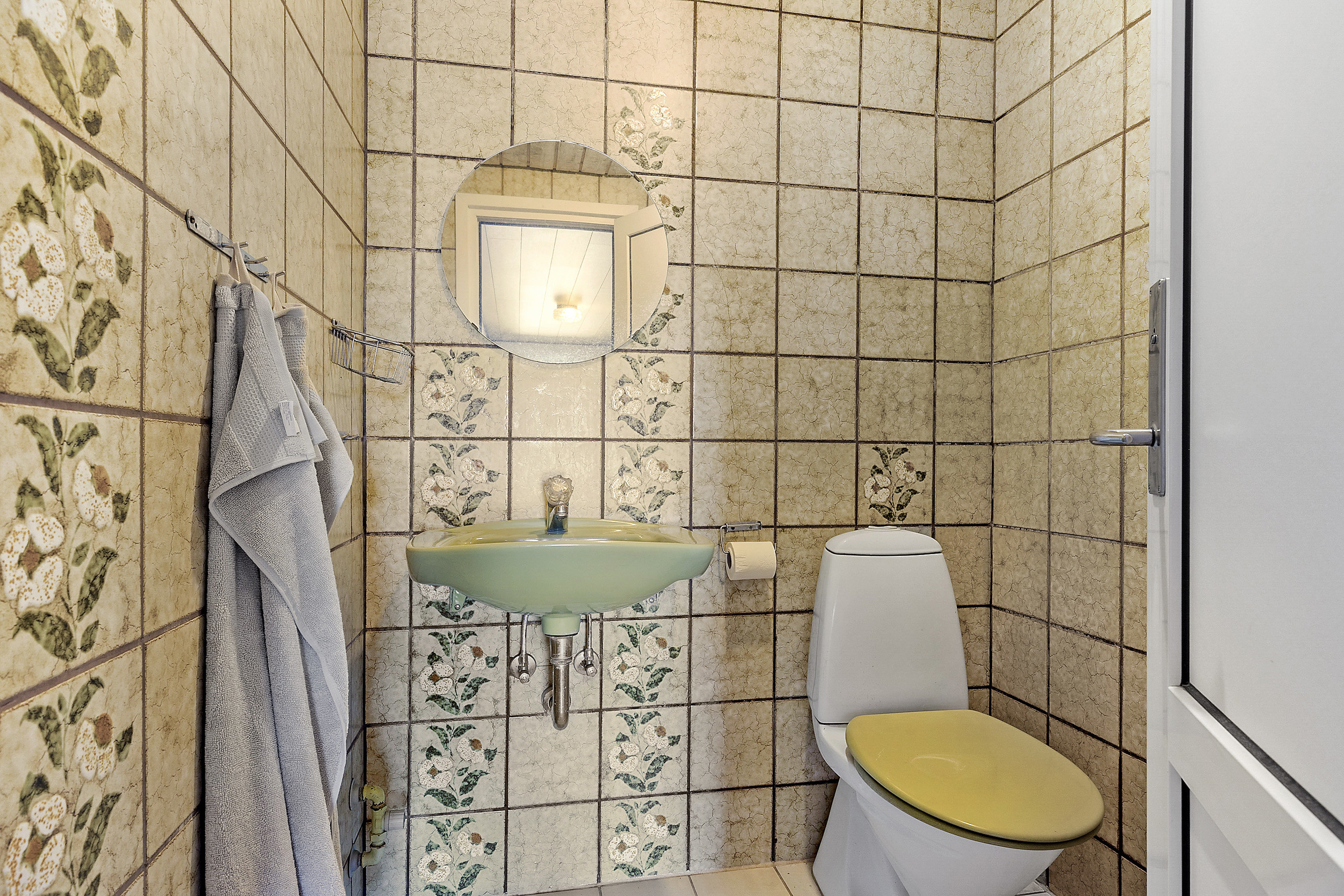 Fremhævet toilet billede i fuldskærmstilstand. Billede af Glenstrup Søvej 8, Holmgård, 8990 Fårup