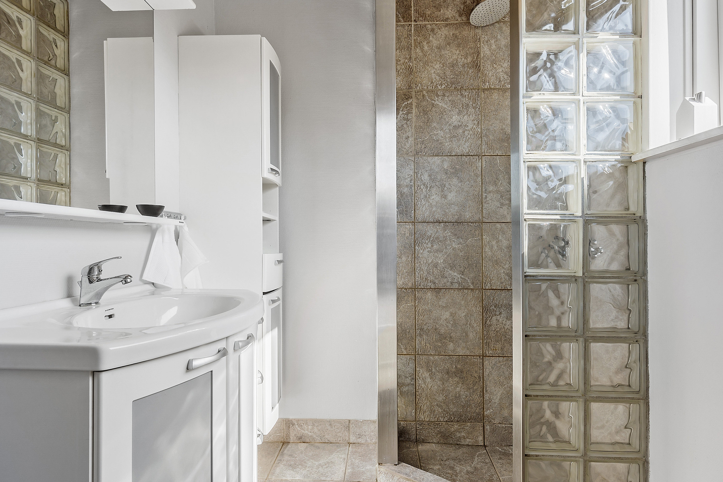 Fremhævet badeværelse billede i fuldskærmstilstand. Billede af Glenstrup Søvej 8, Holmgård, 8990 Fårup