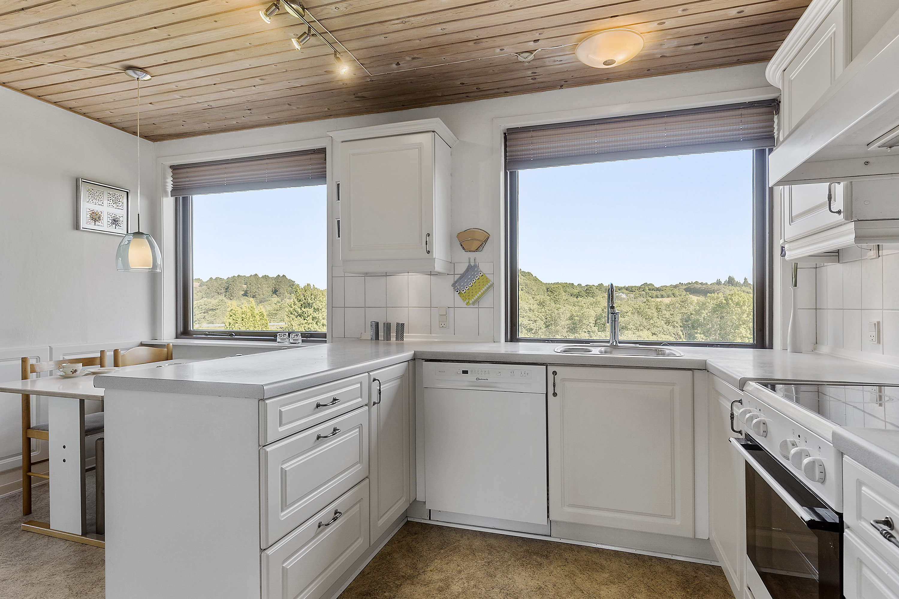 Fremhævet køkken billede i fuldskærmstilstand. Billede af Glenstrup Søvej 8, Holmgård, 8990 Fårup