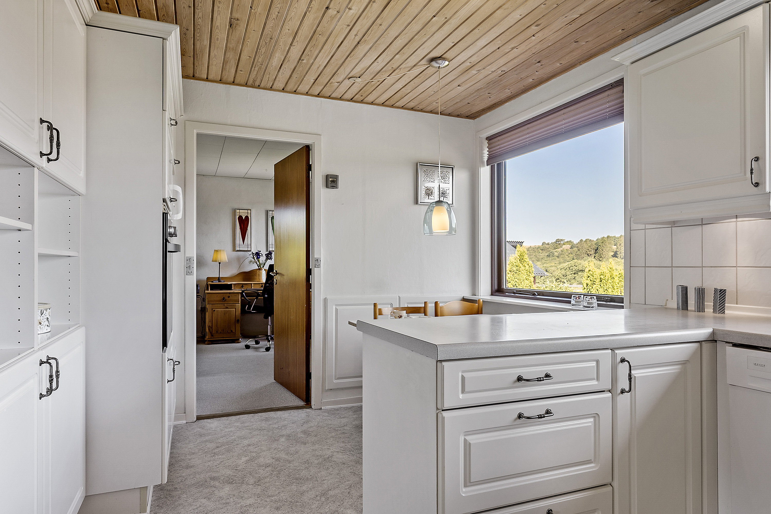 Fremhævet køkken billede i fuldskærmstilstand. Billede af Glenstrup Søvej 8, Holmgård, 8990 Fårup