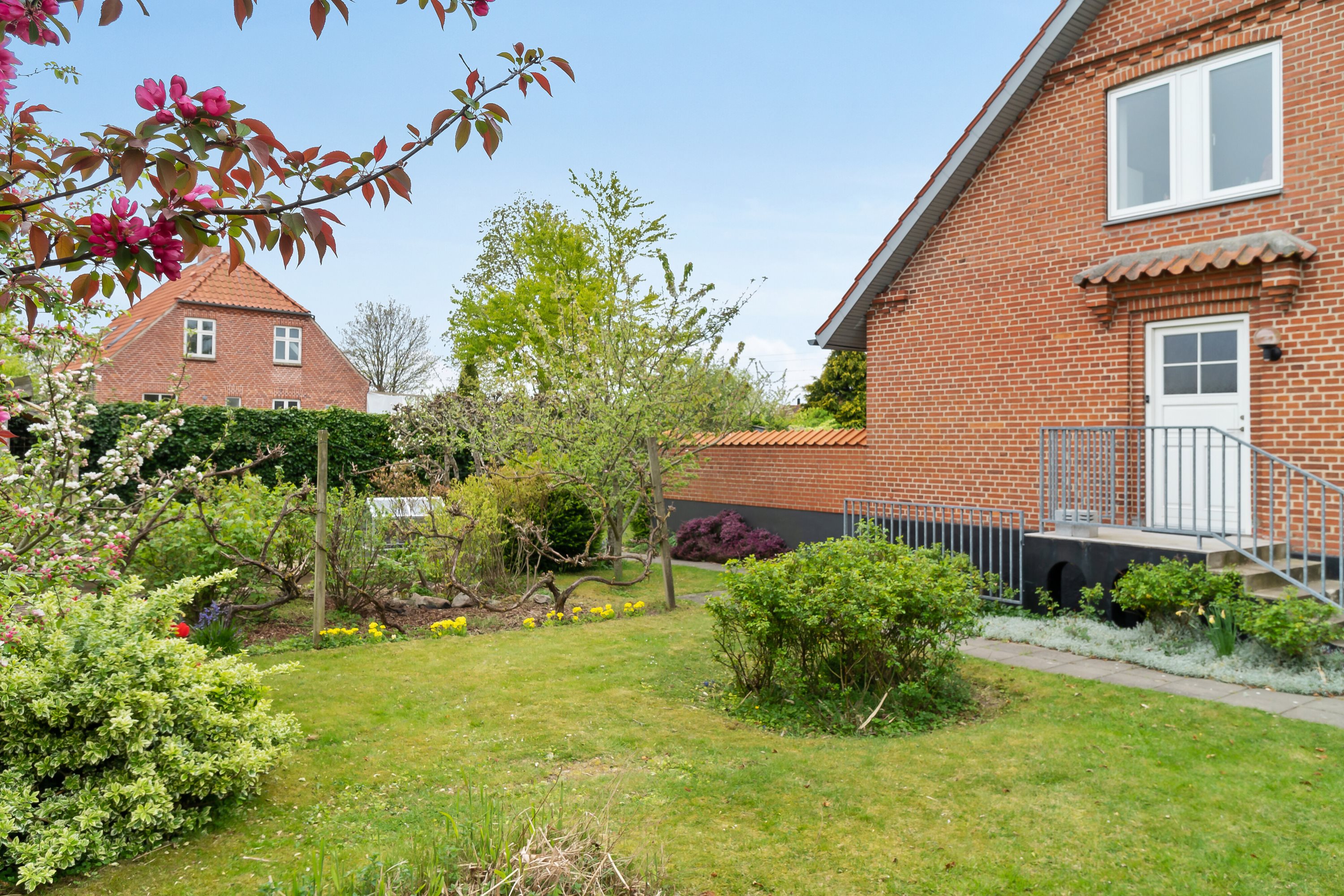 Fremhævet set fra haven billede i fuldskærmstilstand. Billede af Gartnervænget 11, 8310 Tranbjerg J