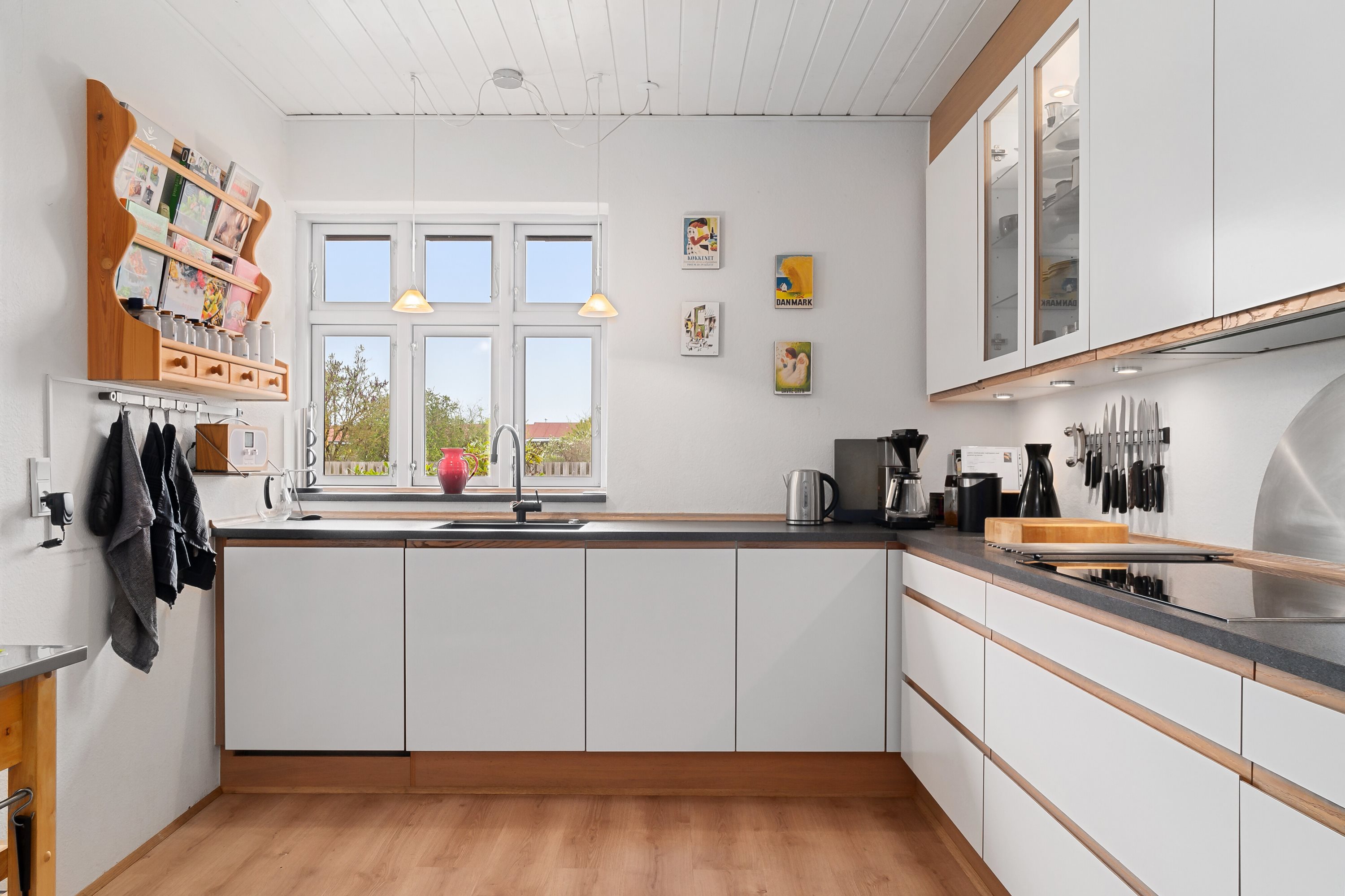 Fremhævet køkken billede i fuldskærmstilstand. Billede af Gartnervænget 11, 8310 Tranbjerg J
