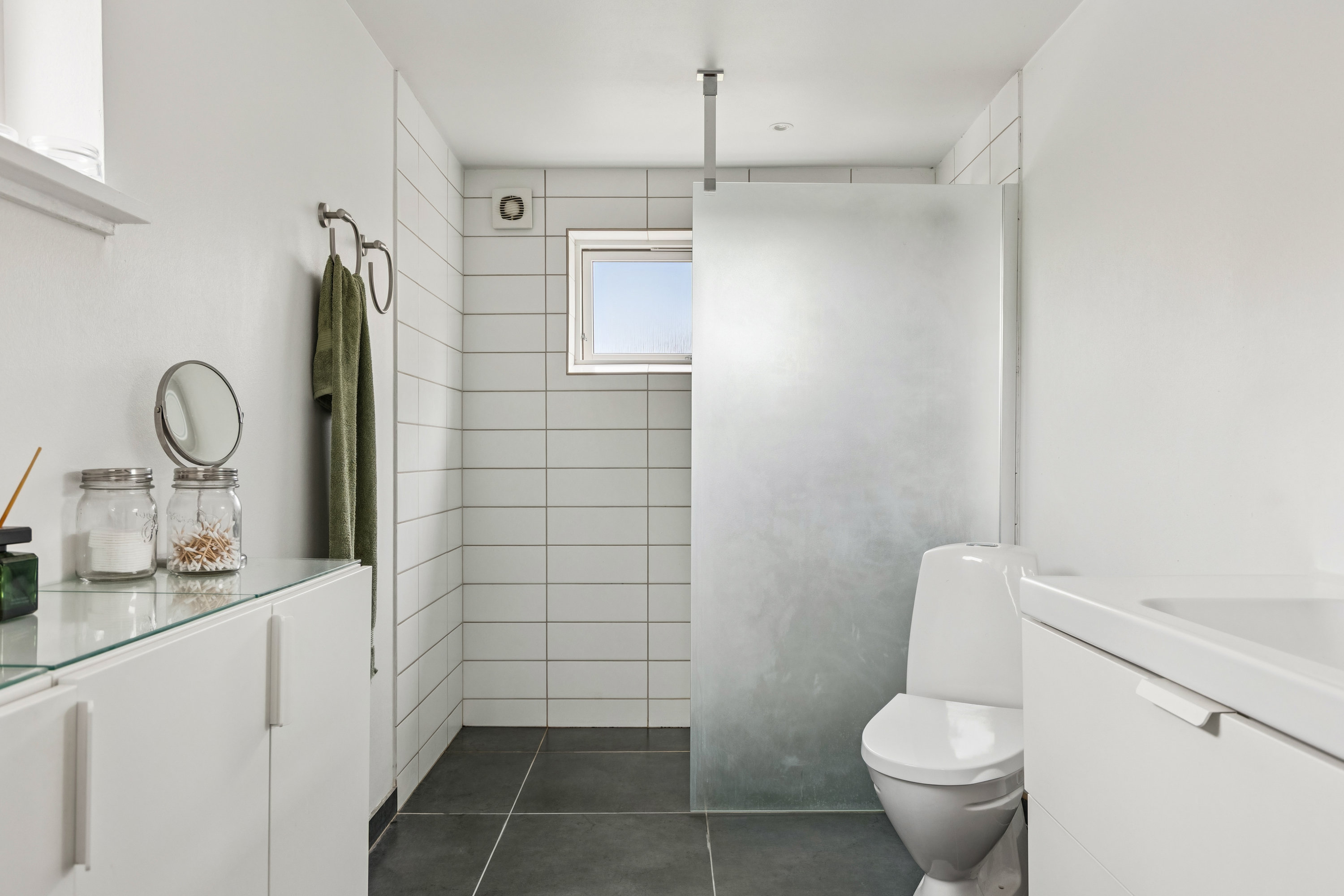 Fremhævet badeværelse billede i fuldskærmstilstand. Billede af Bakkedraget 38, Hjembæk, 4450 Jyderup