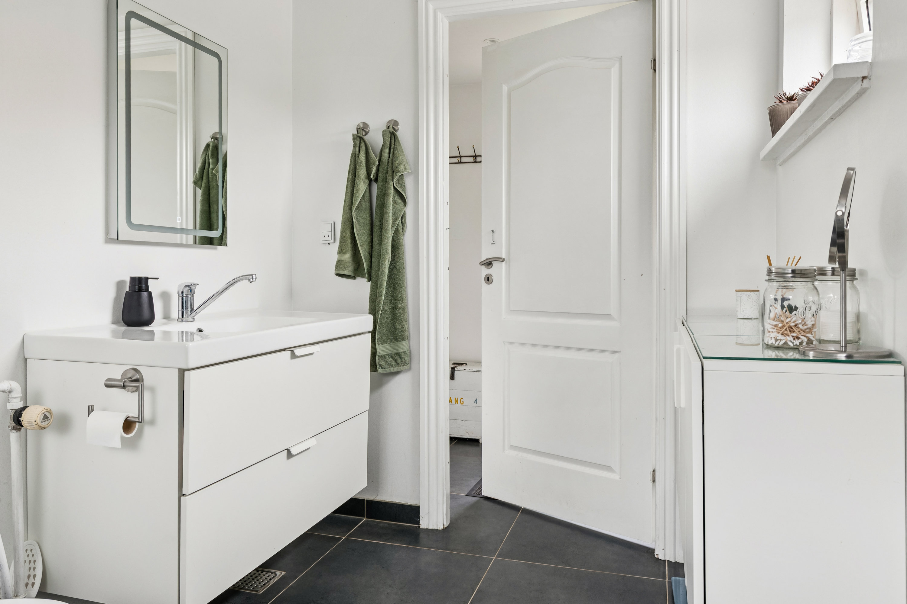 Fremhævet badeværelse billede i fuldskærmstilstand. Billede af Bakkedraget 38, Hjembæk, 4450 Jyderup