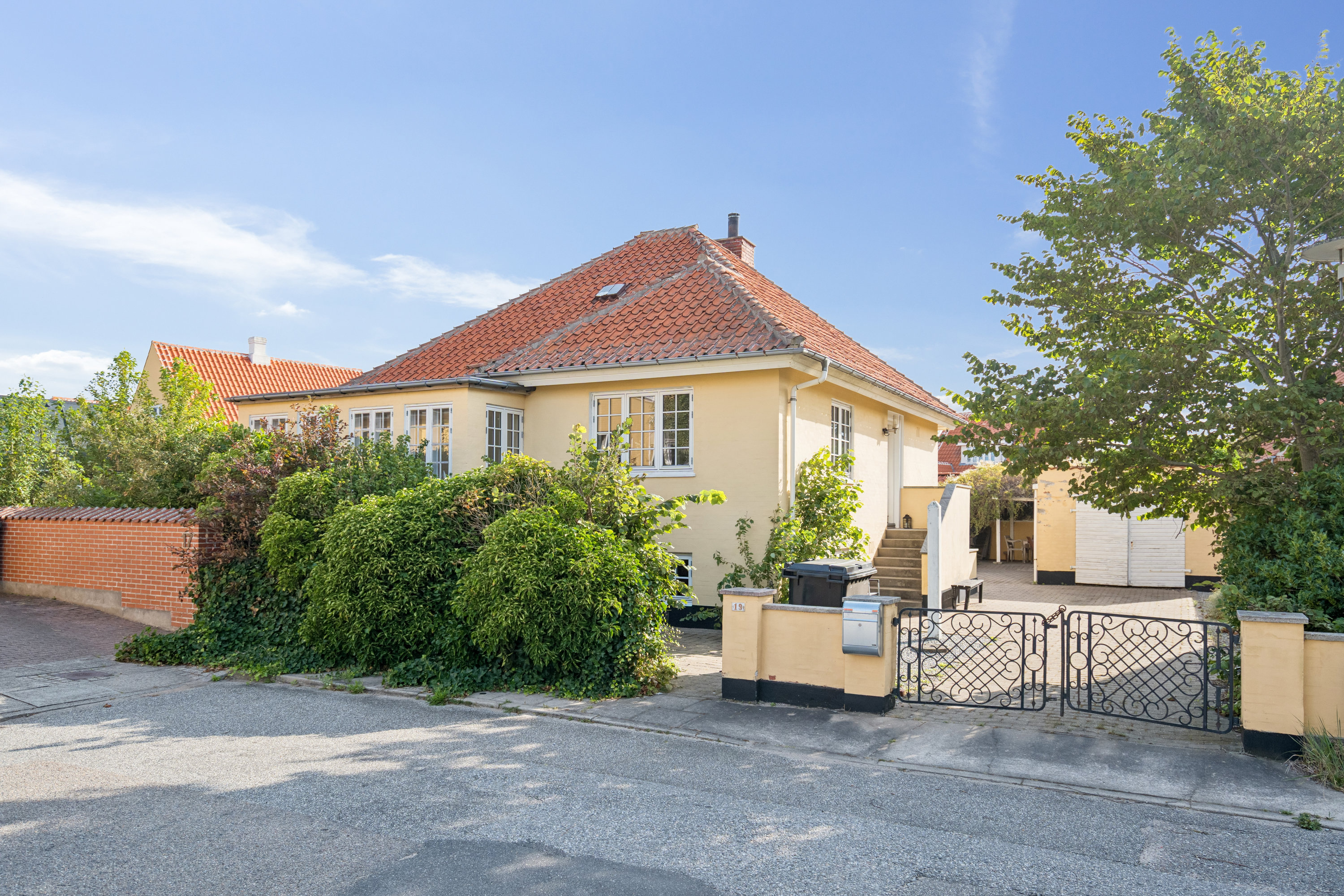 Villa: Ejendom 1 på Ved Kirken 19, Midtbyen, 9990 Skagen