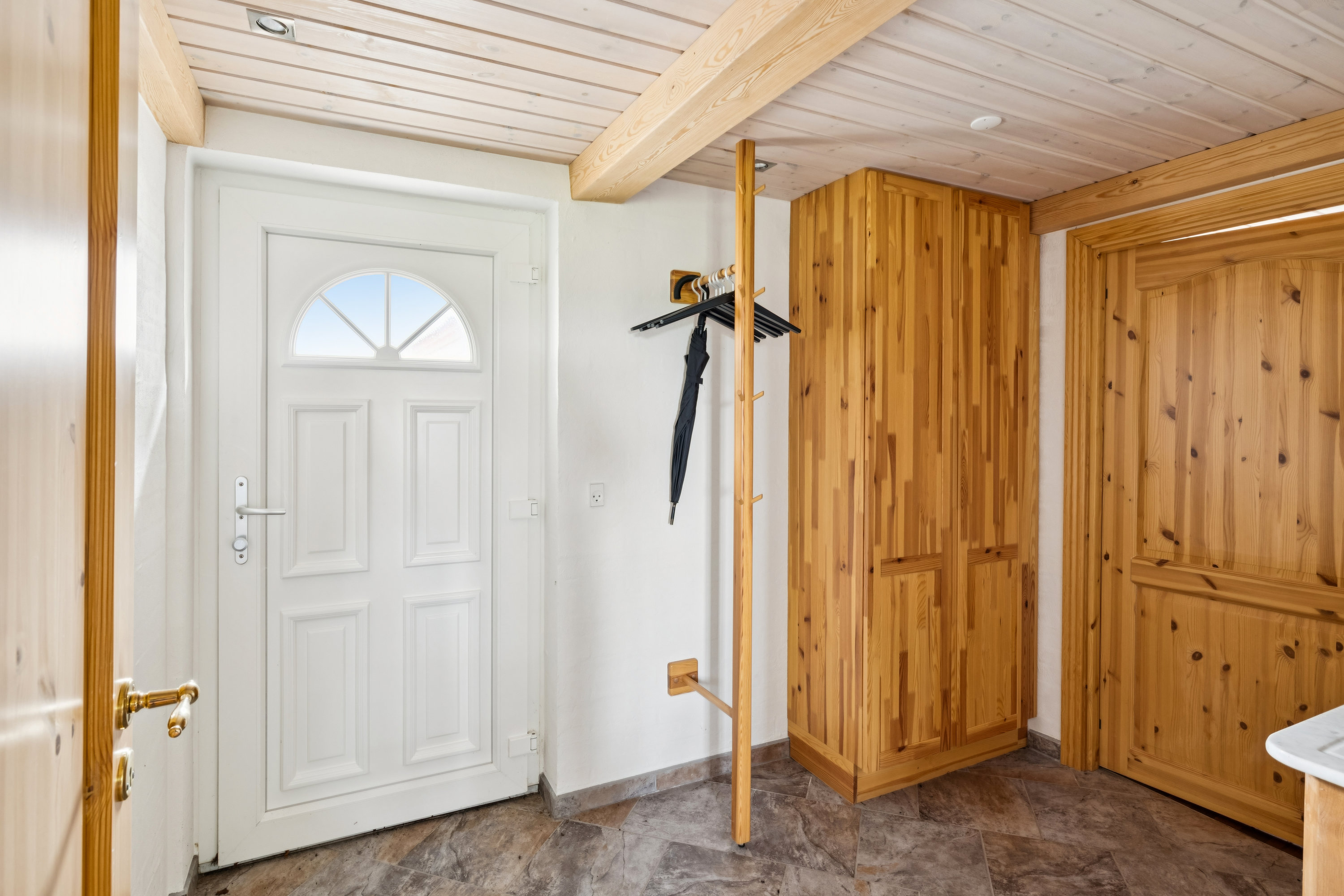 Fremhævet andet billede i fuldskærmstilstand. Billede af Karlby Strandvej 21, 8500 Grenaa