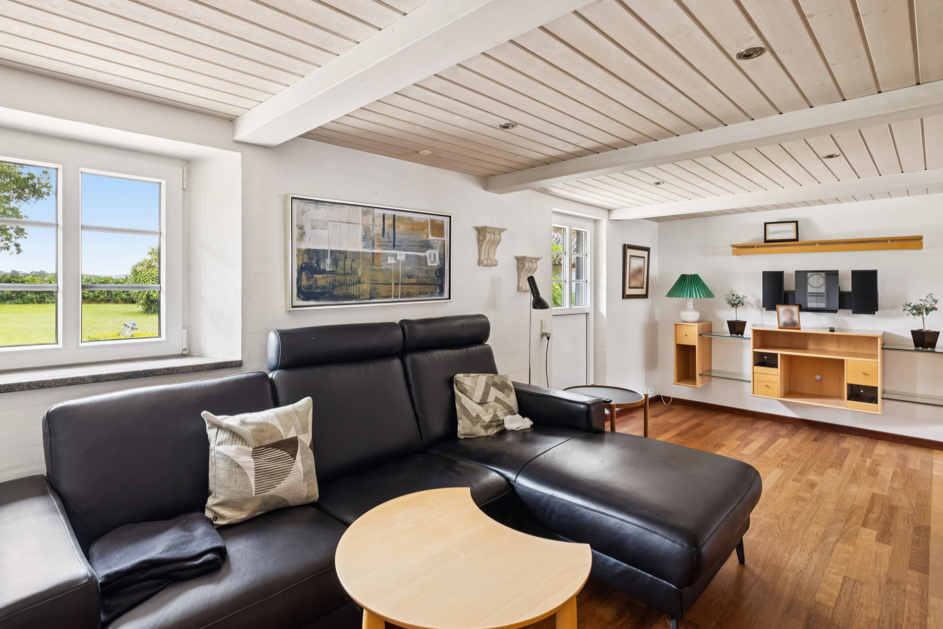 Fremhævet stue billede i fuldskærmstilstand. Billede af Karlby Strandvej 21, 8500 Grenaa