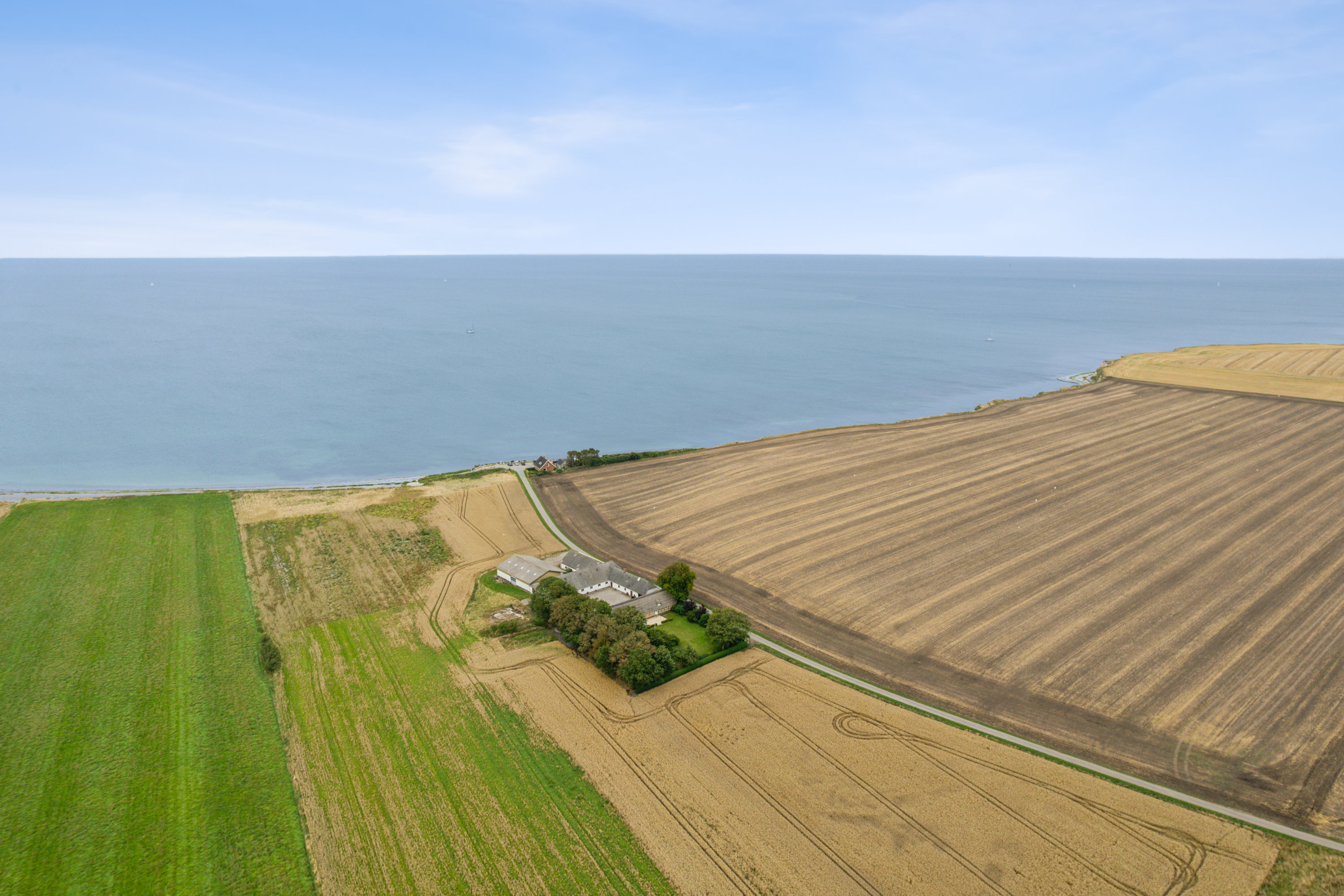 Fremhævet ejendom 1 billede i fuldskærmstilstand. Billede af Karlby Strandvej 21, 8500 Grenaa